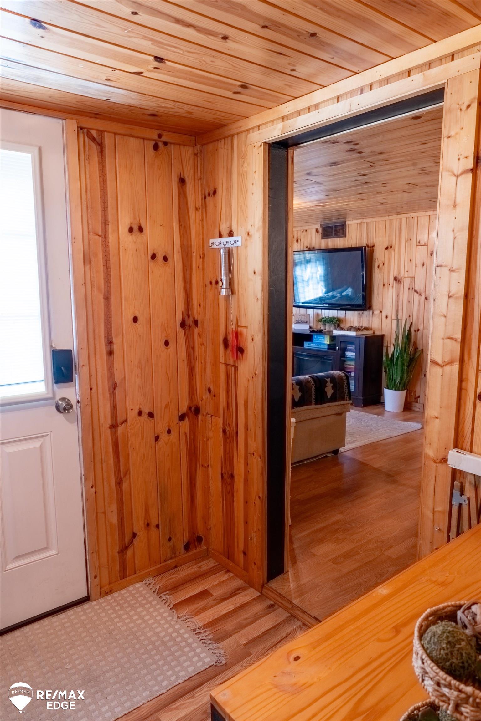 Photo 1 of Single family home for sale at 100 Mary Rd, Houghton Lake, MI 48629 | MLS# 5050223316 | Listing updated on 2026-09-29