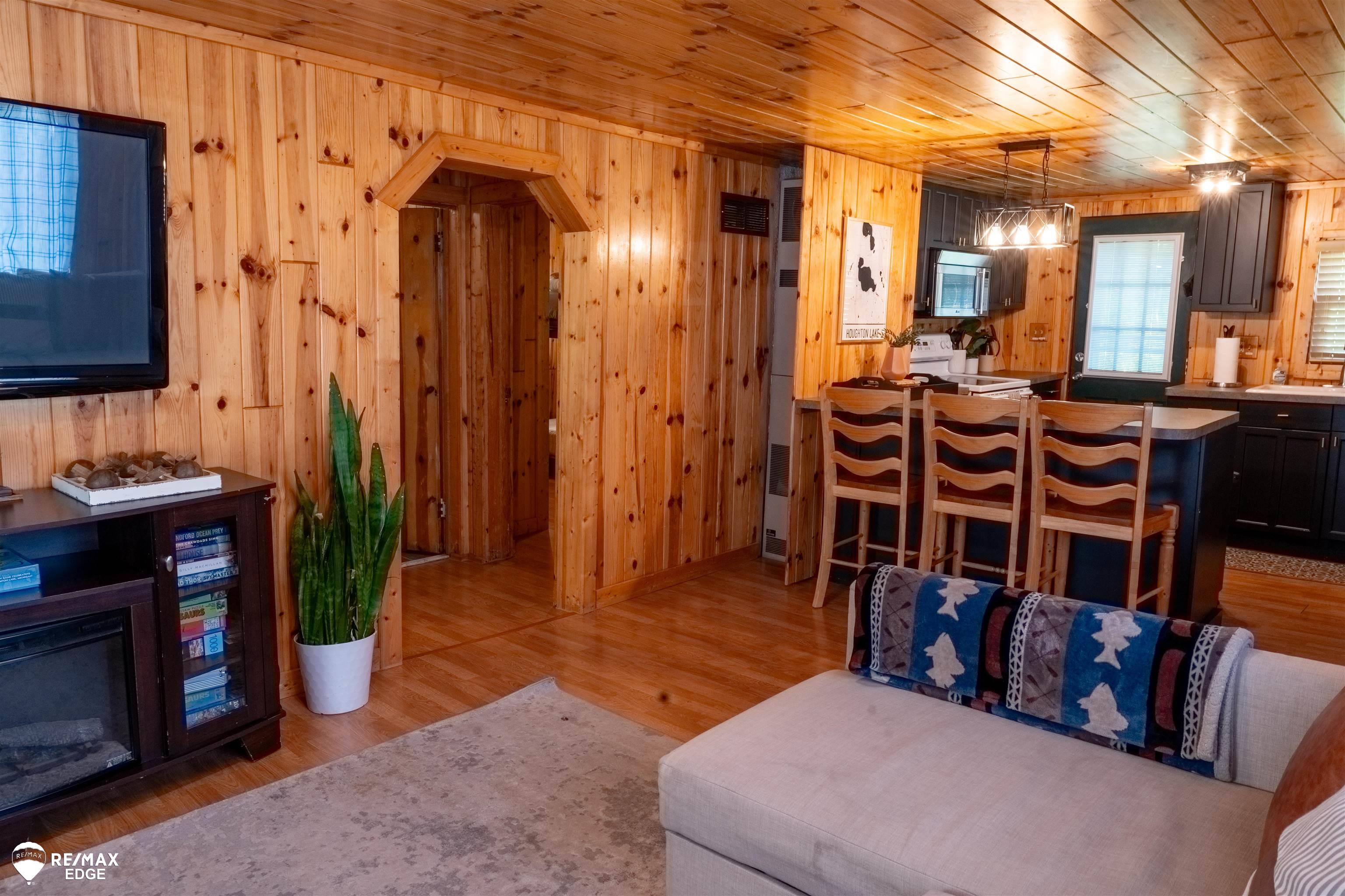 Photo 4 of Single family home for sale at 100 Mary Rd, Houghton Lake, MI 48629 | MLS# 5050223316 | Listing updated on 2026-09-29