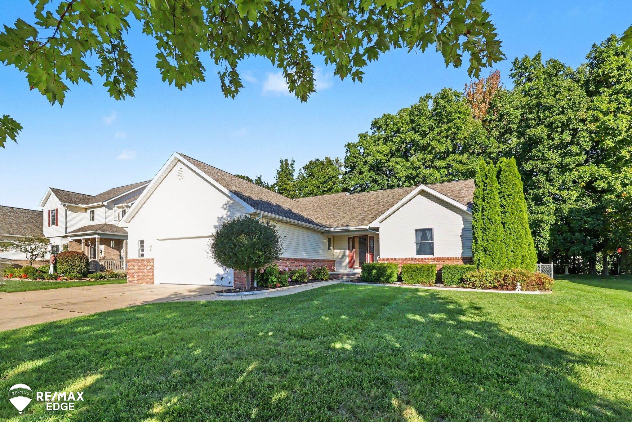 Photo 2 of Single family home for sale at 926 Village Dr, Davison, MI 48423 | MLS# 5050223337 | Listing updated on 2026-10-04