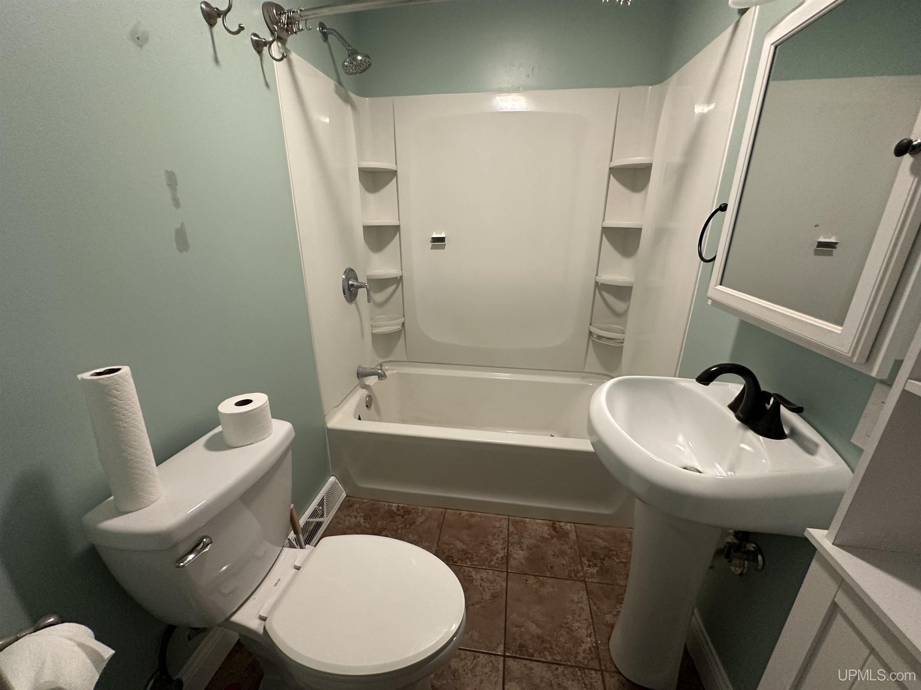 Photo 4 of Single family home for sale at 411 W Ludington St, Iron Mountain, MI 49801 | MLS# 50223345 | Listing updated on 2026-09-29