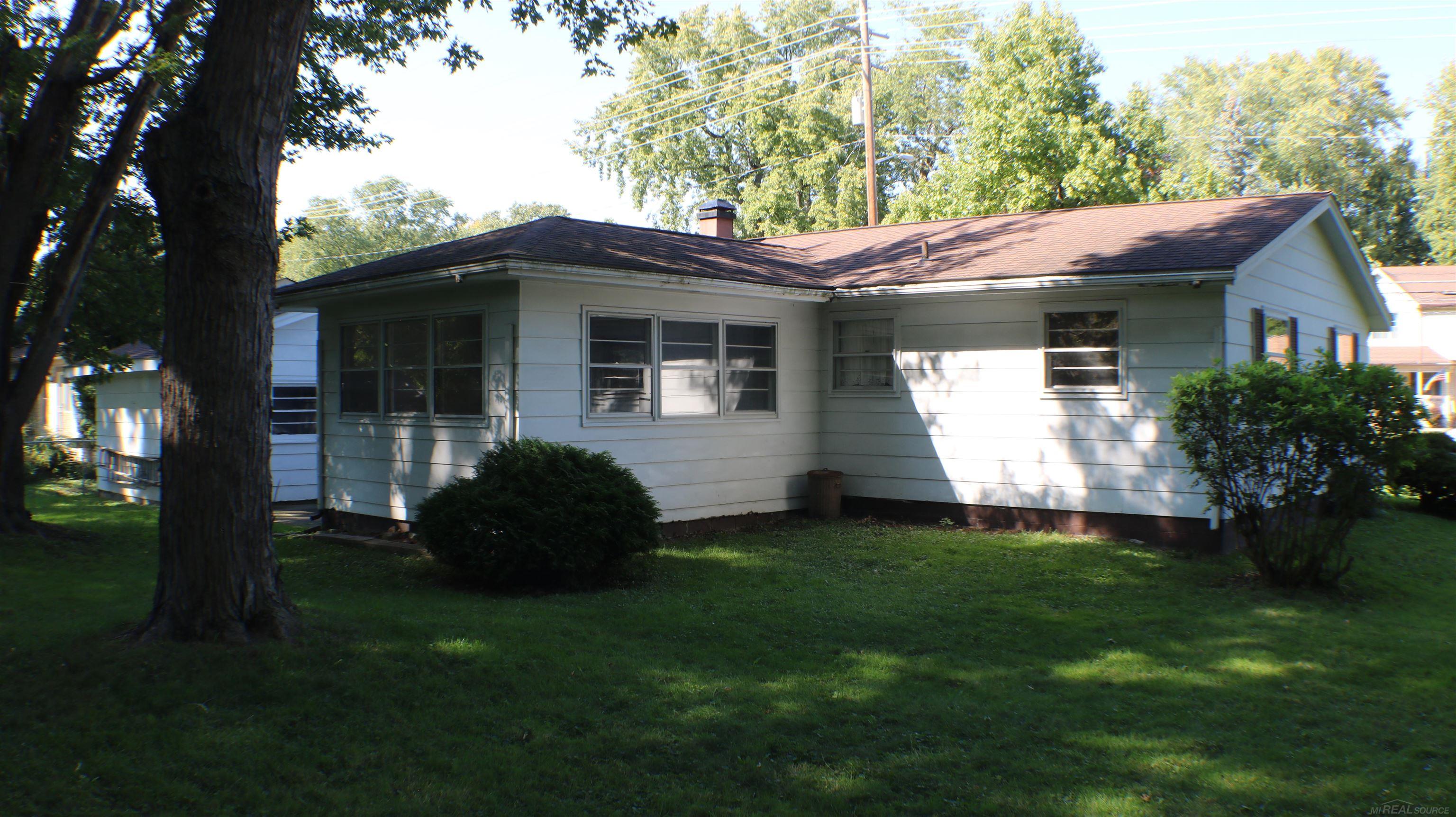 Photo 4 of Single family home for sale at 23820 Glenwood St, Clinton Township, MI 48035 | MLS# 58050223351 | Listing updated on 2026-10-05