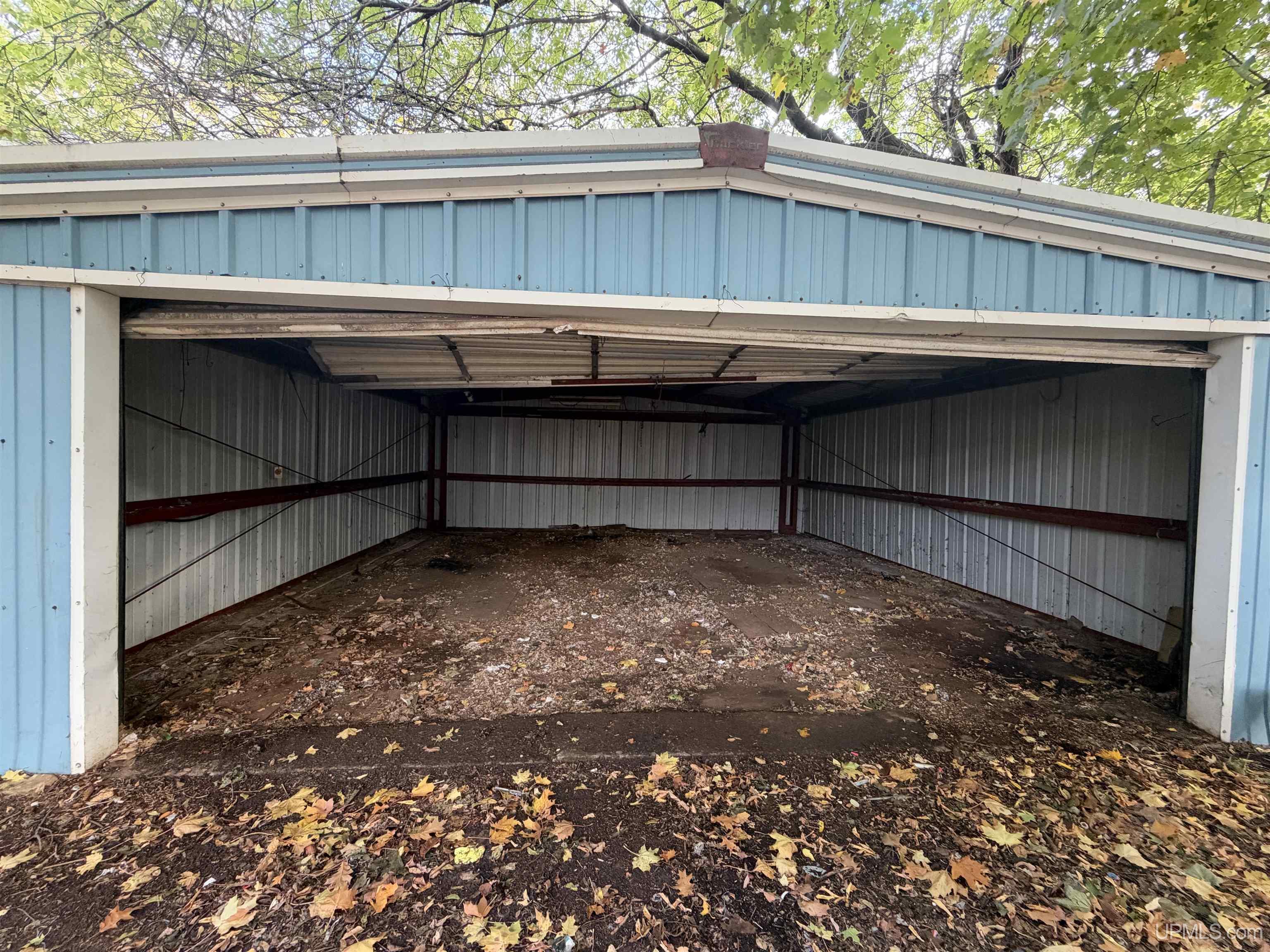 Photo 3 of Single family home for sale at 709 Park St, Ishpeming, MI 49849 | MLS# 50223363 | Listing updated on 2026-10-20