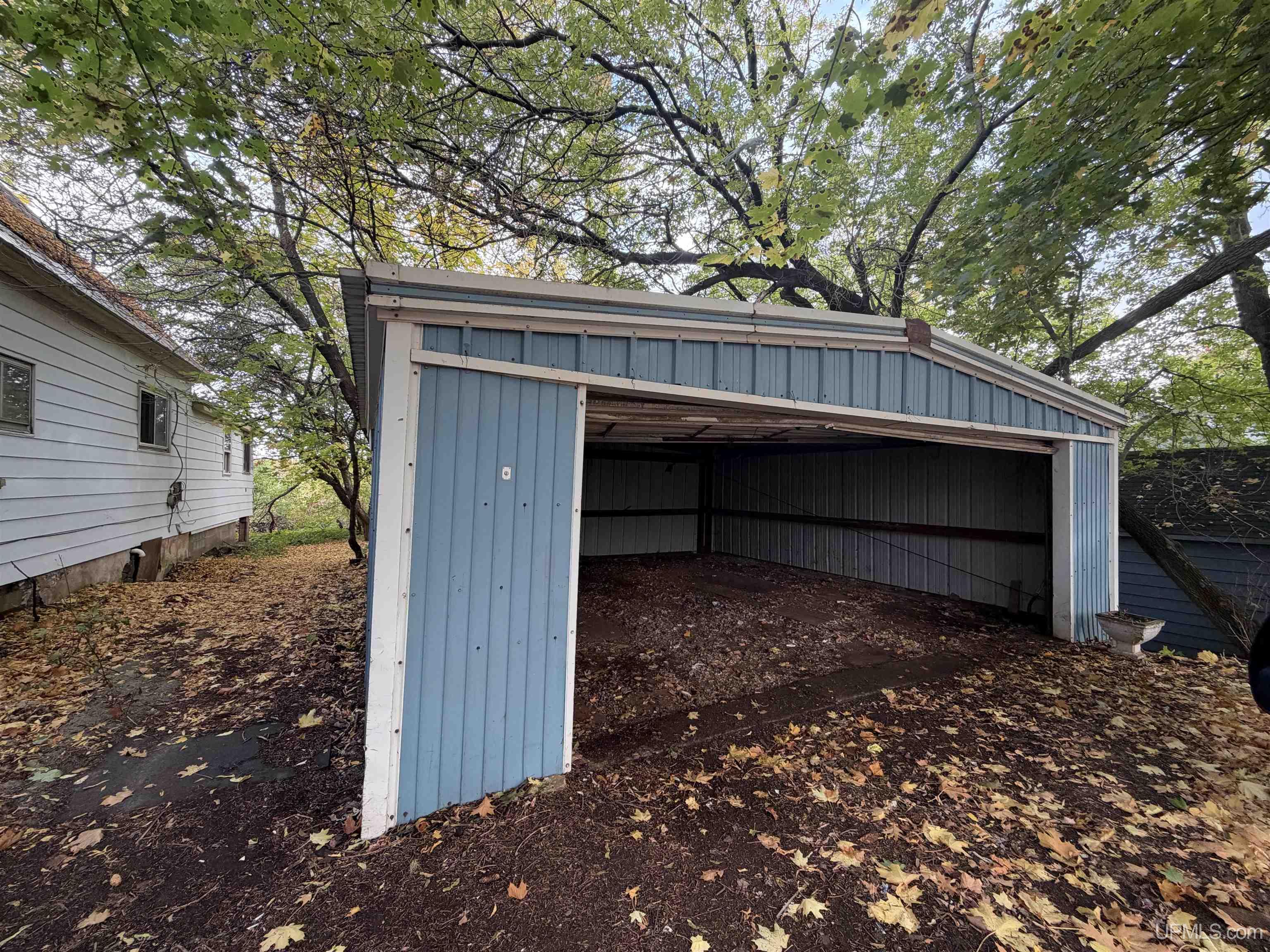 Photo 3 of Single family home for sale at 709 Park St, Ishpeming, MI 49849 | MLS# 50223363 | Listing updated on 2026-10-04