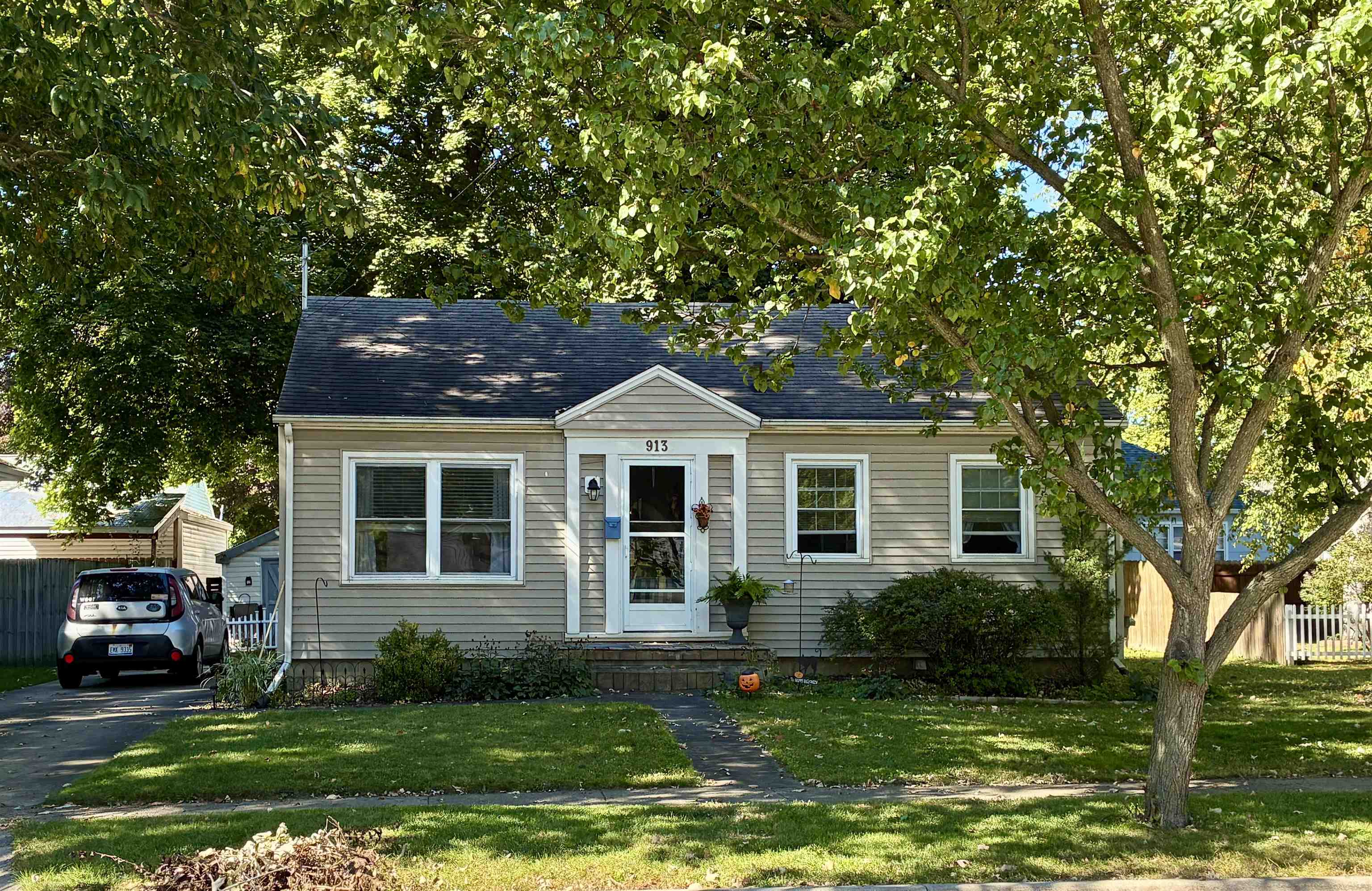 Photo 1 of Single family home for sale at 913 N Hickory St, Owosso, MI 48867 | MLS# 60050223370 | Listing updated on 2026-10-05