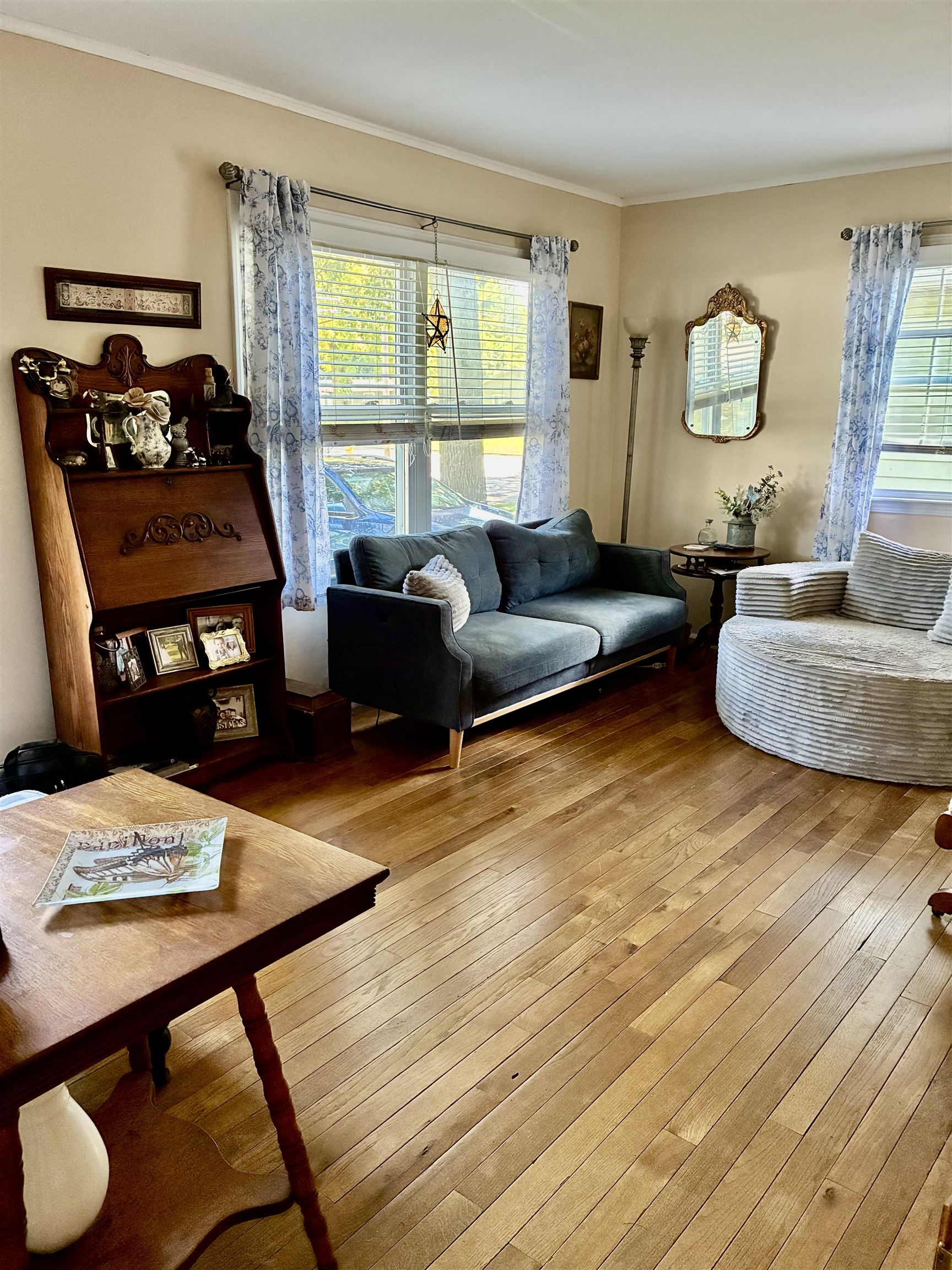 Photo 3 of Single family home for sale at 913 N Hickory St, Owosso, MI 48867 | MLS# 60050223370 | Listing updated on 2026-10-05