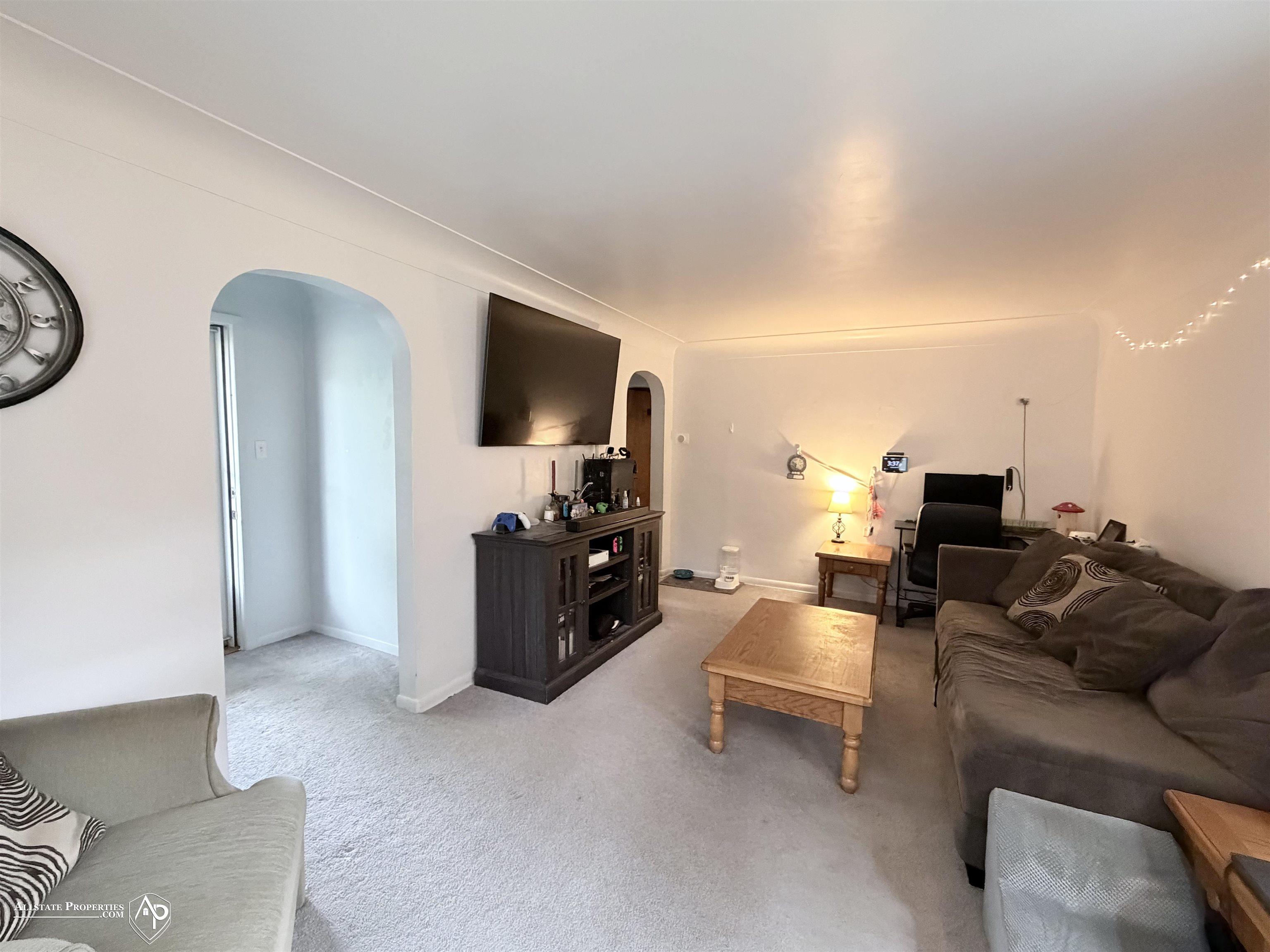 Photo 2 of Single family home for sale at 521 Oak St, Mount Morris, MI 48458 | MLS# 5050223376 | Listing updated on 2026-09-30