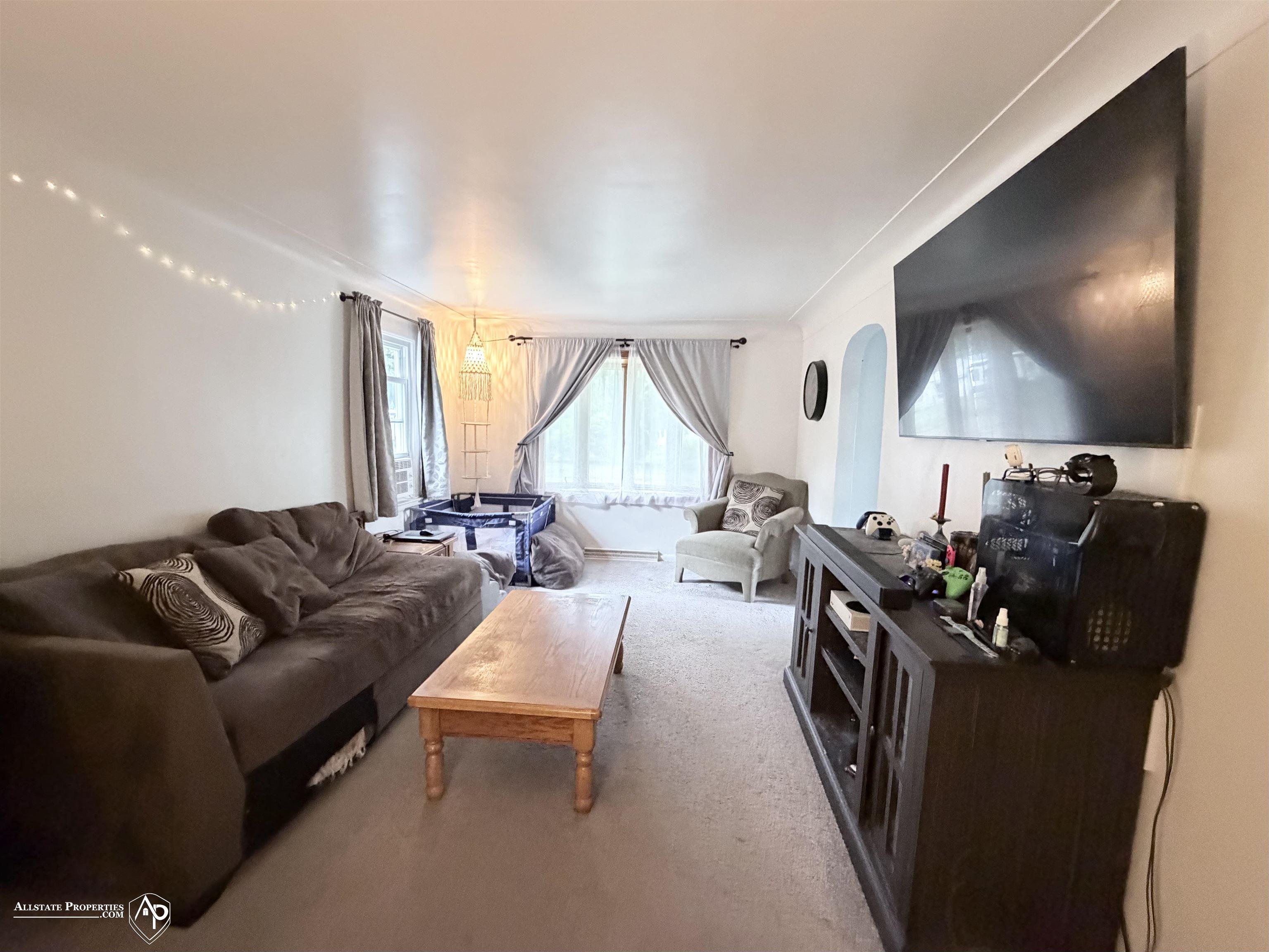Photo 3 of Single family home for sale at 521 Oak St, Mount Morris, MI 48458 | MLS# 5050223376 | Listing updated on 2026-09-30
