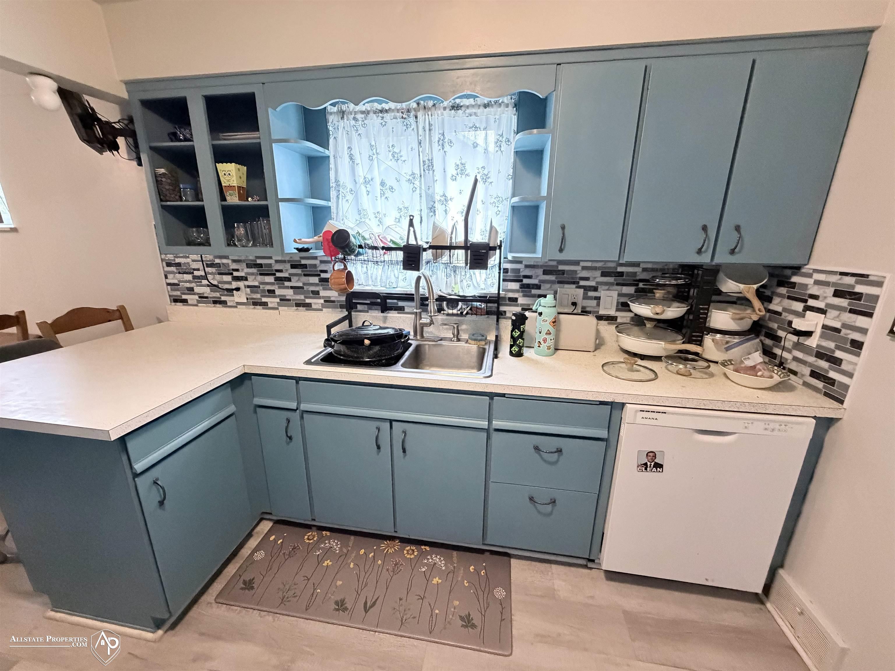 Photo 4 of Single family home for sale at 521 Oak St, Mount Morris, MI 48458 | MLS# 5050223376 | Listing updated on 2026-09-30