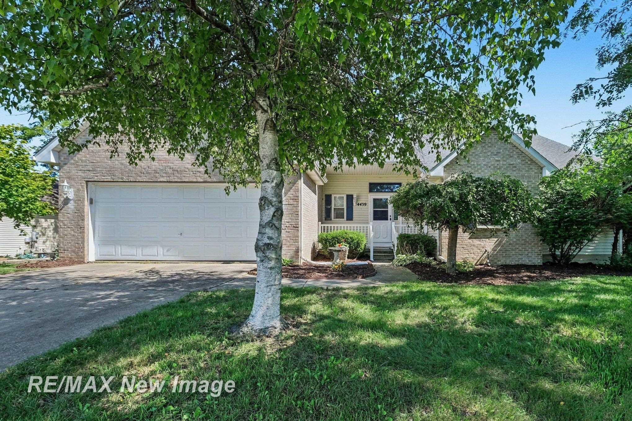 Photo 3 of Single family home for sale at 4439 W Edge Way, Grand Blanc, MI 48439 | MLS# 61050223387 | Listing updated on 2026-09-30