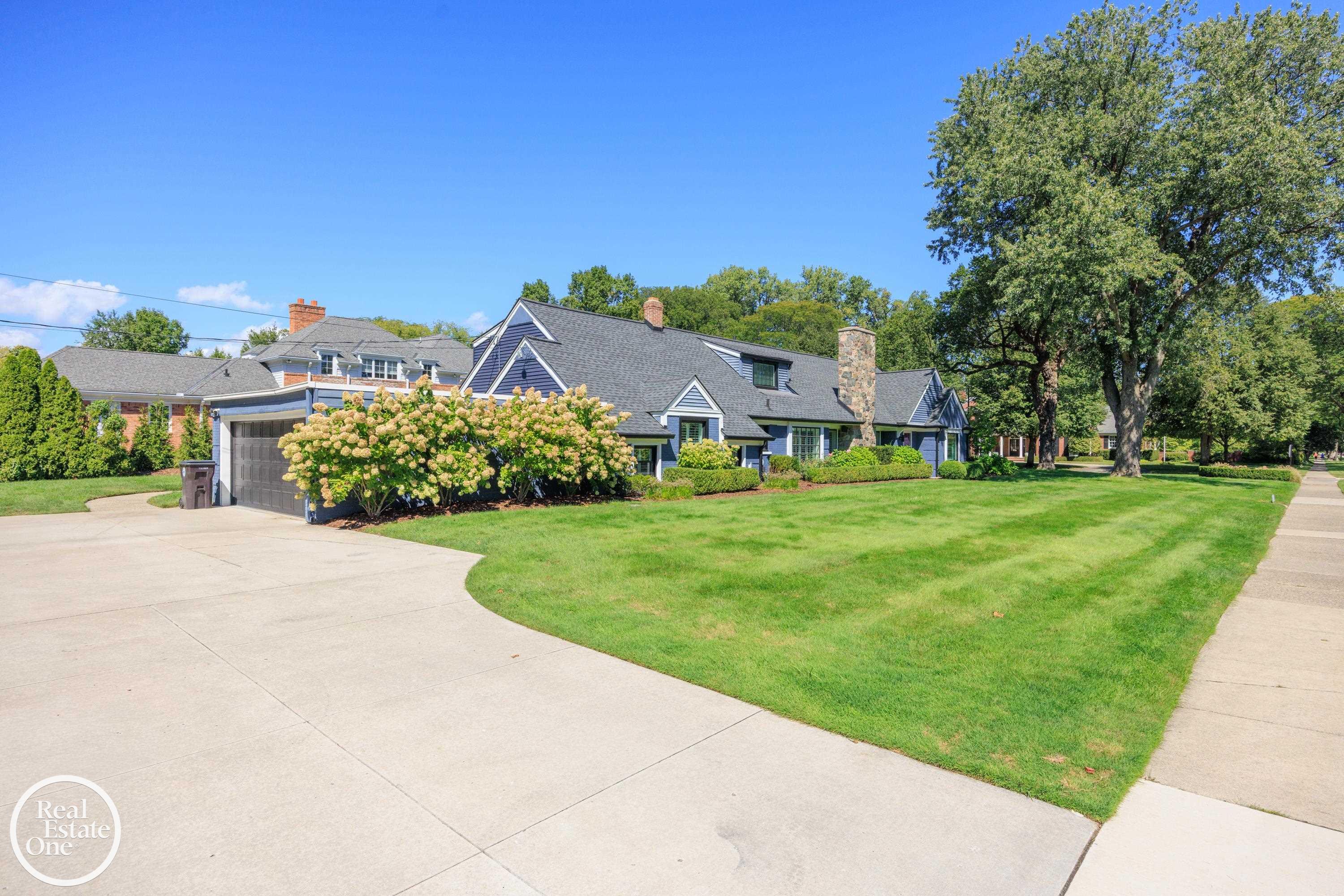 Photo 2 of Single family home for sale at 155 Lothrop Rd, Grosse Pointe Farms, MI 48236 | MLS# 58050223388 | Listing updated on 2026-10-05
