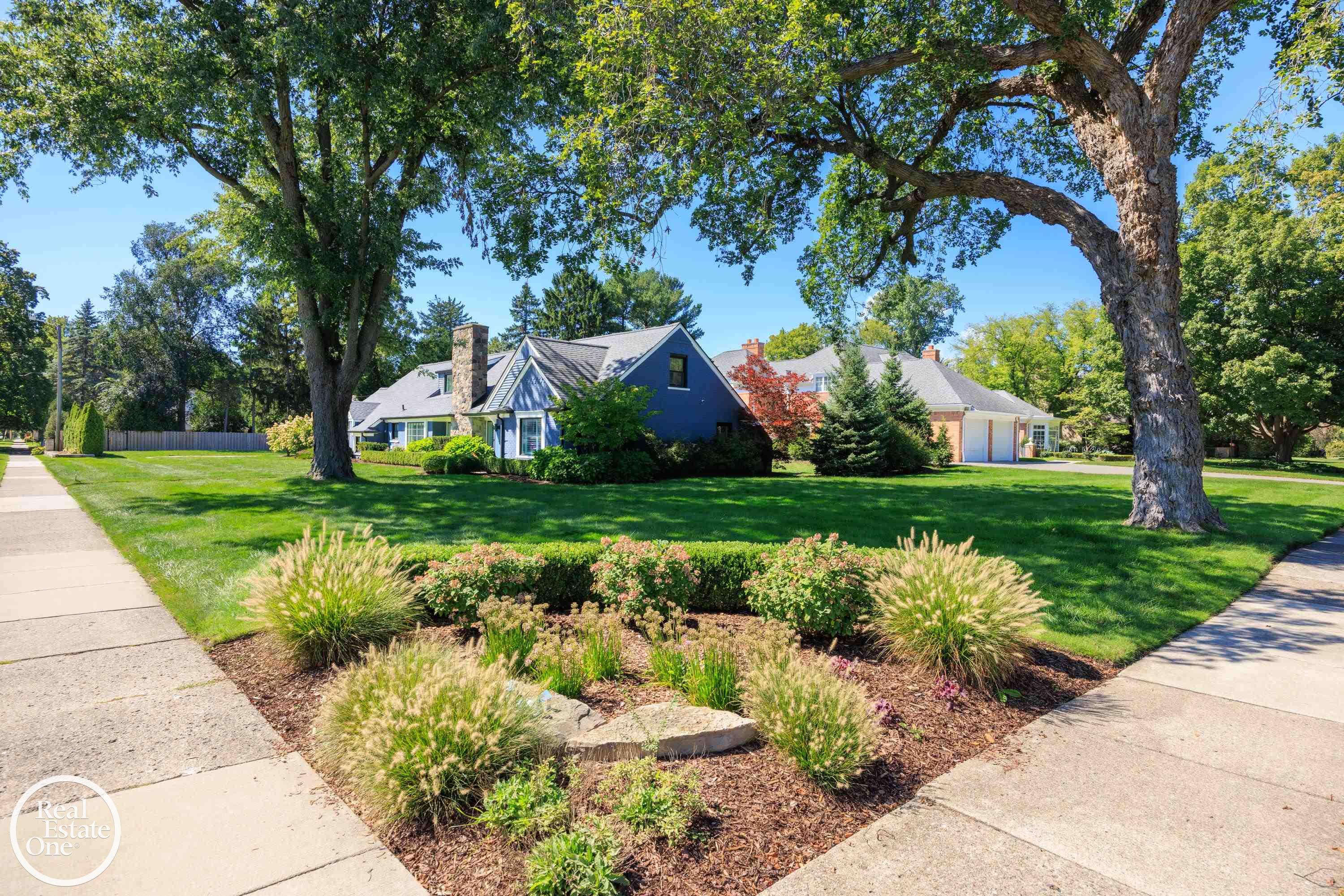 Photo 3 of Single family home for sale at 155 Lothrop Rd, Grosse Pointe Farms, MI 48236 | MLS# 58050223388 | Listing updated on 2026-10-05
