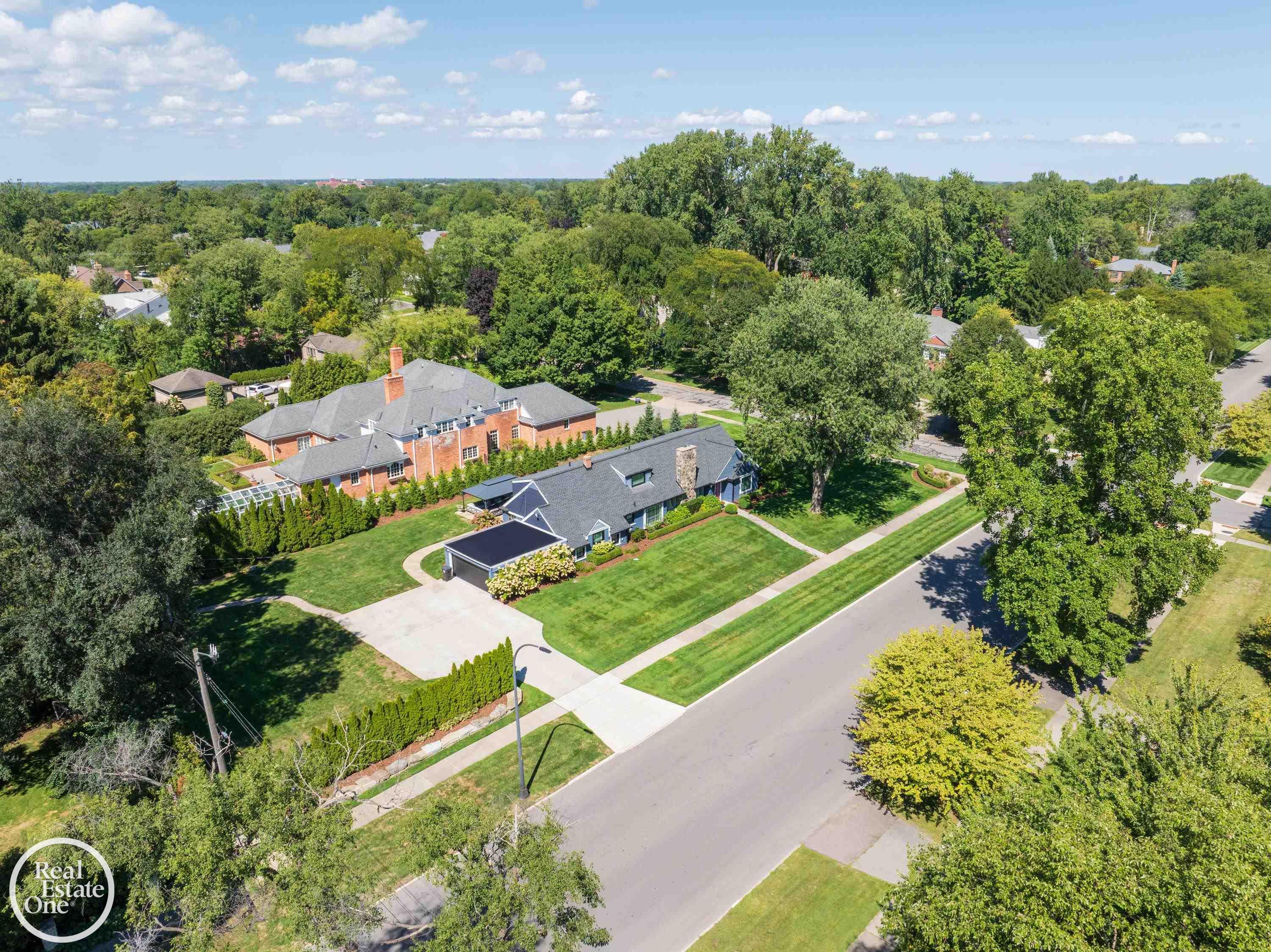 Photo 3 of Single family home for sale at 155 Lothrop Rd, Grosse Pointe Farms, MI 48236 | MLS# 58050223388 | Listing updated on 2026-10-05