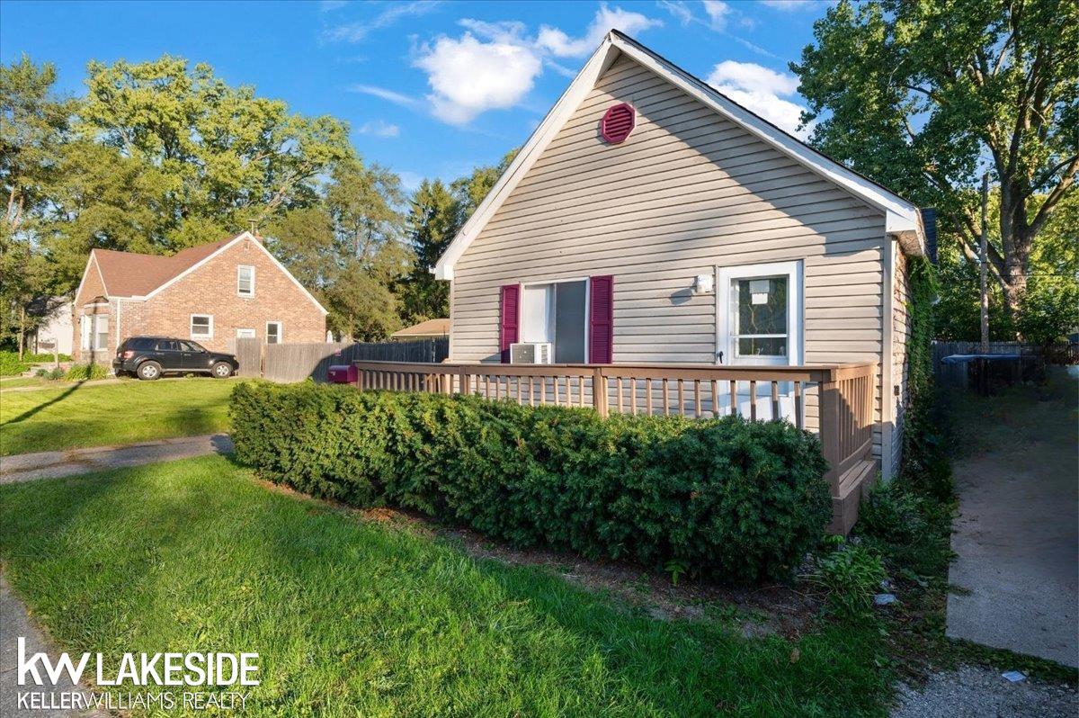 Photo 3 of Single family home for sale at 8439 Continental Ave, Warren, MI 48089 | MLS# 58050223390 | Listing updated on 2026-10-08