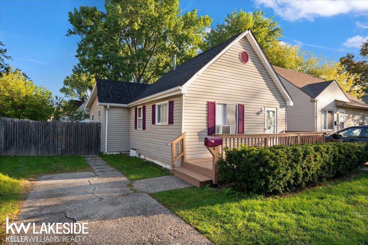 Photo 3 of Single family home for sale at 8439 Continental Ave, Warren, MI 48089 | MLS# 58050223390 | Listing updated on 2026-10-08