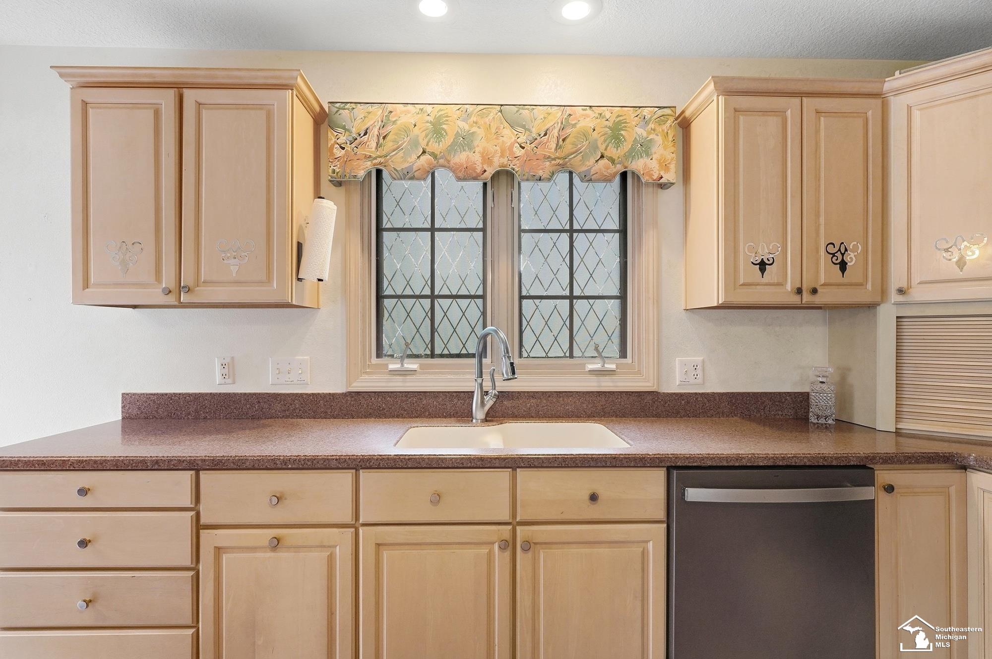 Photo 4 of Single family home for sale at 7365 Hidden Valley Dr, Lambertville, MI 48144 | MLS# 57050223391 | Listing updated on 2026-10-03