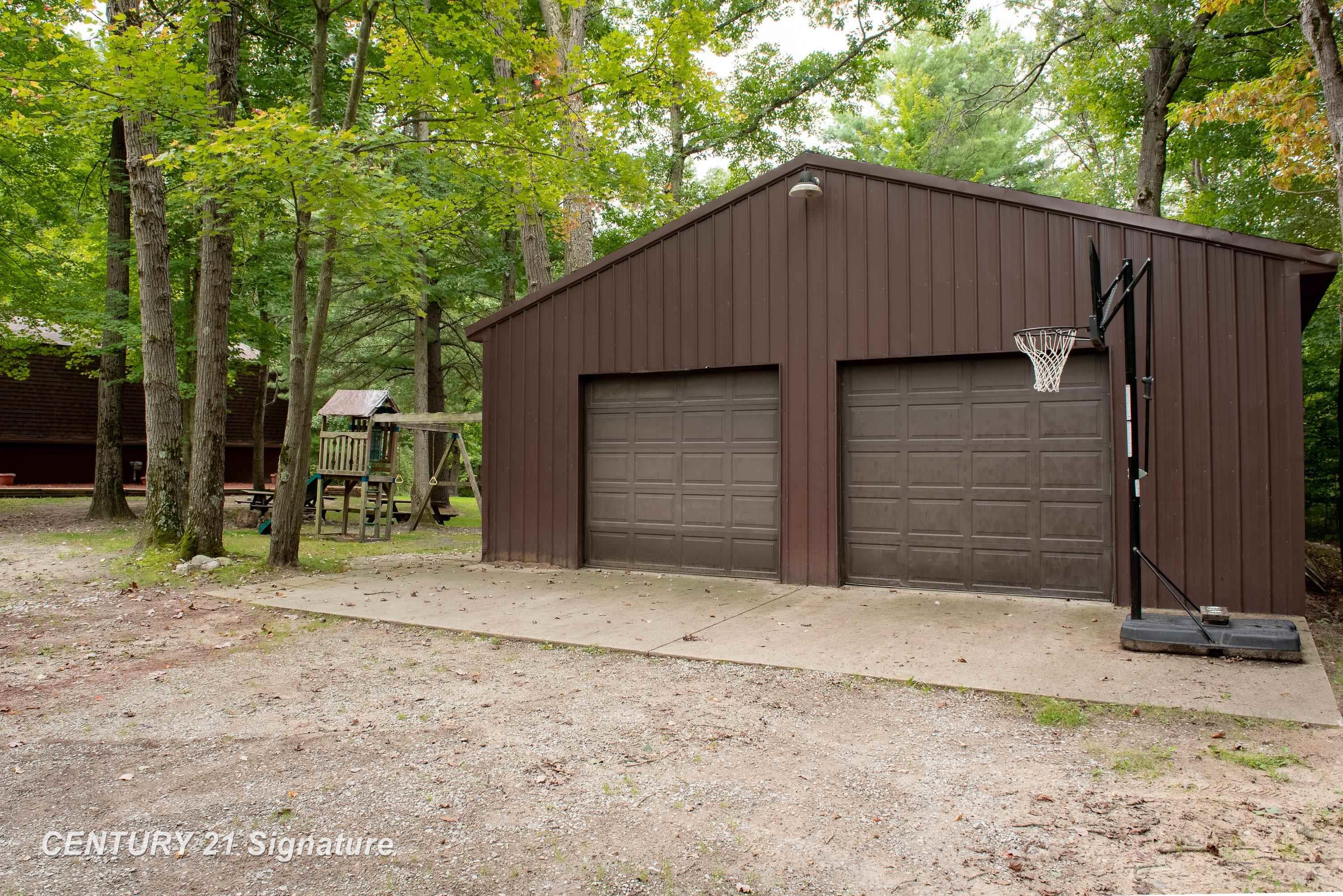 Photo 2 of Single family home for sale at 119 W Love Rd, Sanford, MI 48657 | MLS# 61050223393 | Listing updated on 2026-10-06