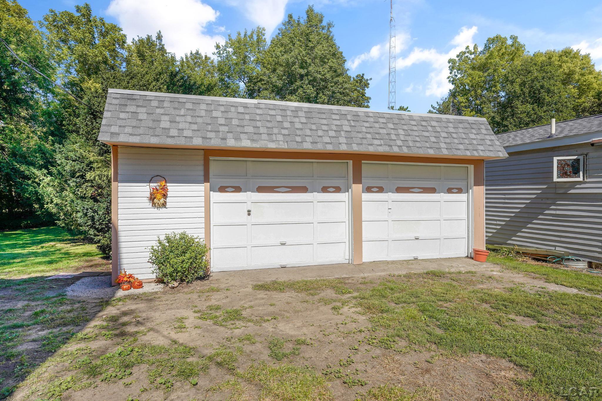 Photo 1 of Single family home for sale at 117 Railroad St, Blissfield, MI 49228 | MLS# 56050223396 | Listing updated on 2026-09-30
