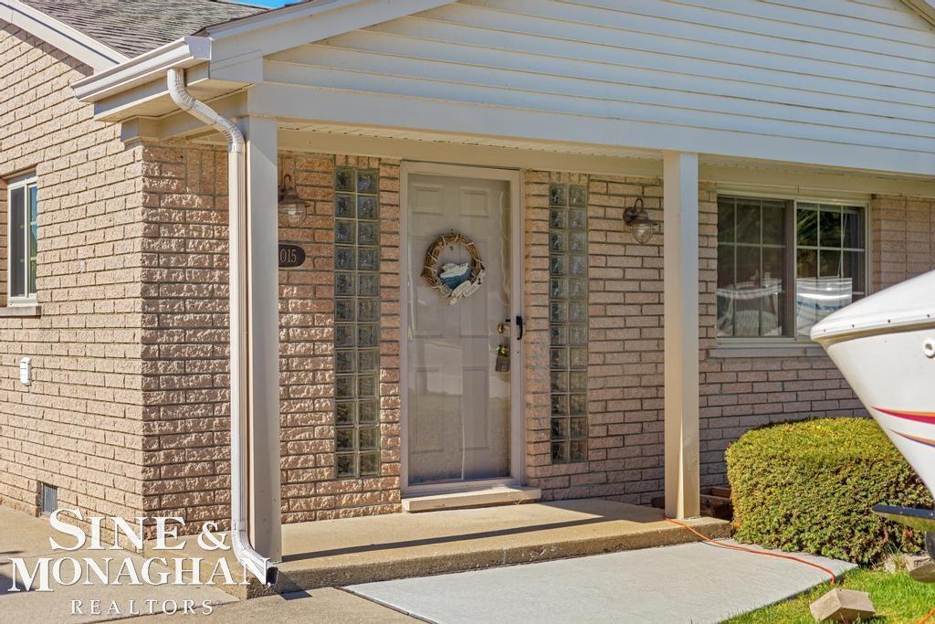 Photo 1 of Sale Pending at 38015 Circle Dr, Harrison Township, MI 48045 | MLS# 58050223402 | Listing updated on 2026-10-05