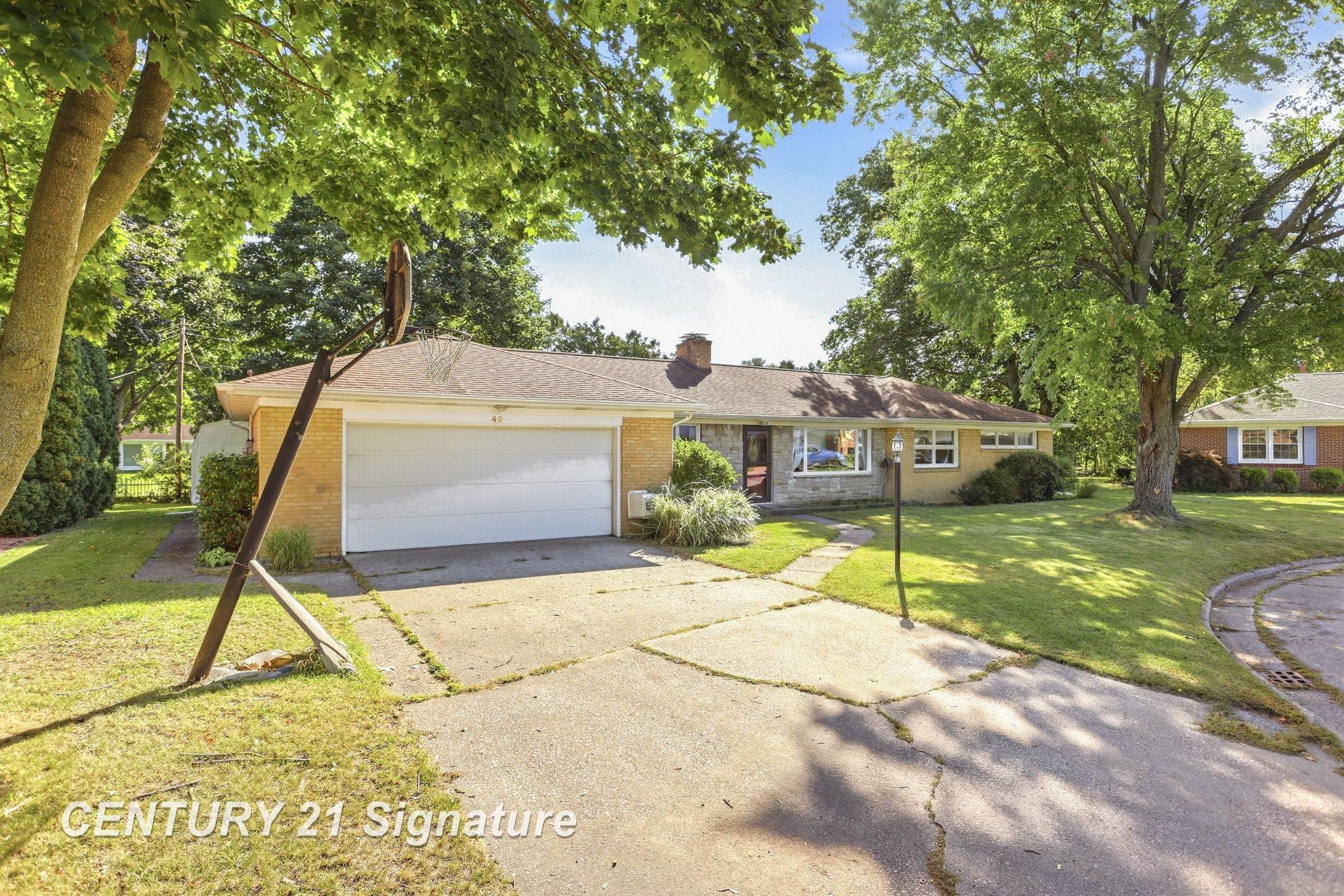 Photo 2 of Single family home for sale at 40 Shadyside Ct, Saginaw, MI 48638 | MLS# 61050223414 | Listing updated on 2026-10-01
