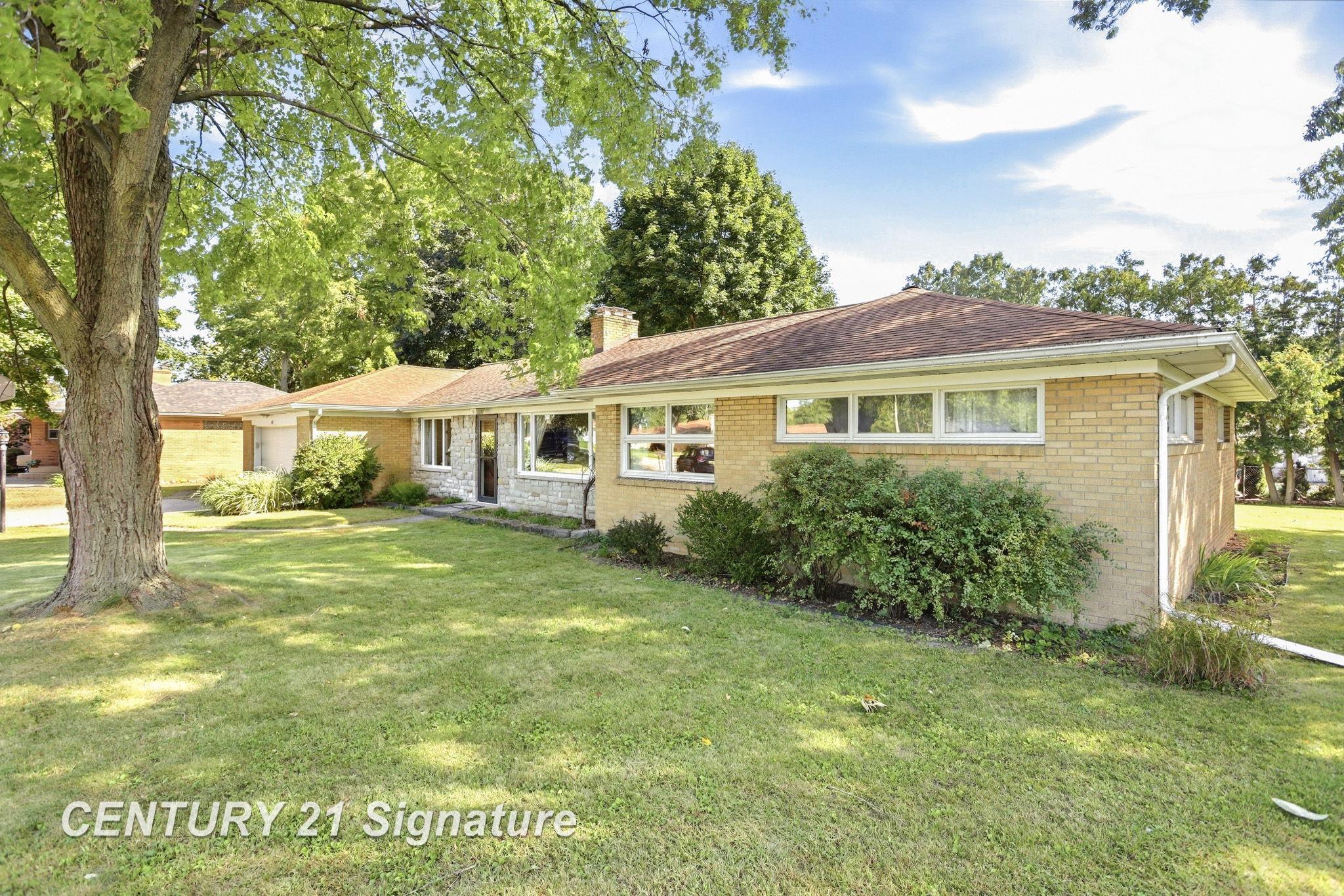 Photo 3 of Single family home for sale at 40 Shadyside Ct, Saginaw, MI 48638 | MLS# 61050223414 | Listing updated on 2026-10-01