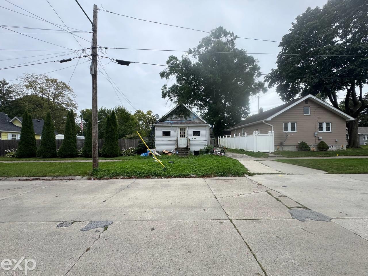 Single family home for sale at 2006 Mershon St, Saginaw, MI 48602 | MLS# 58050223415