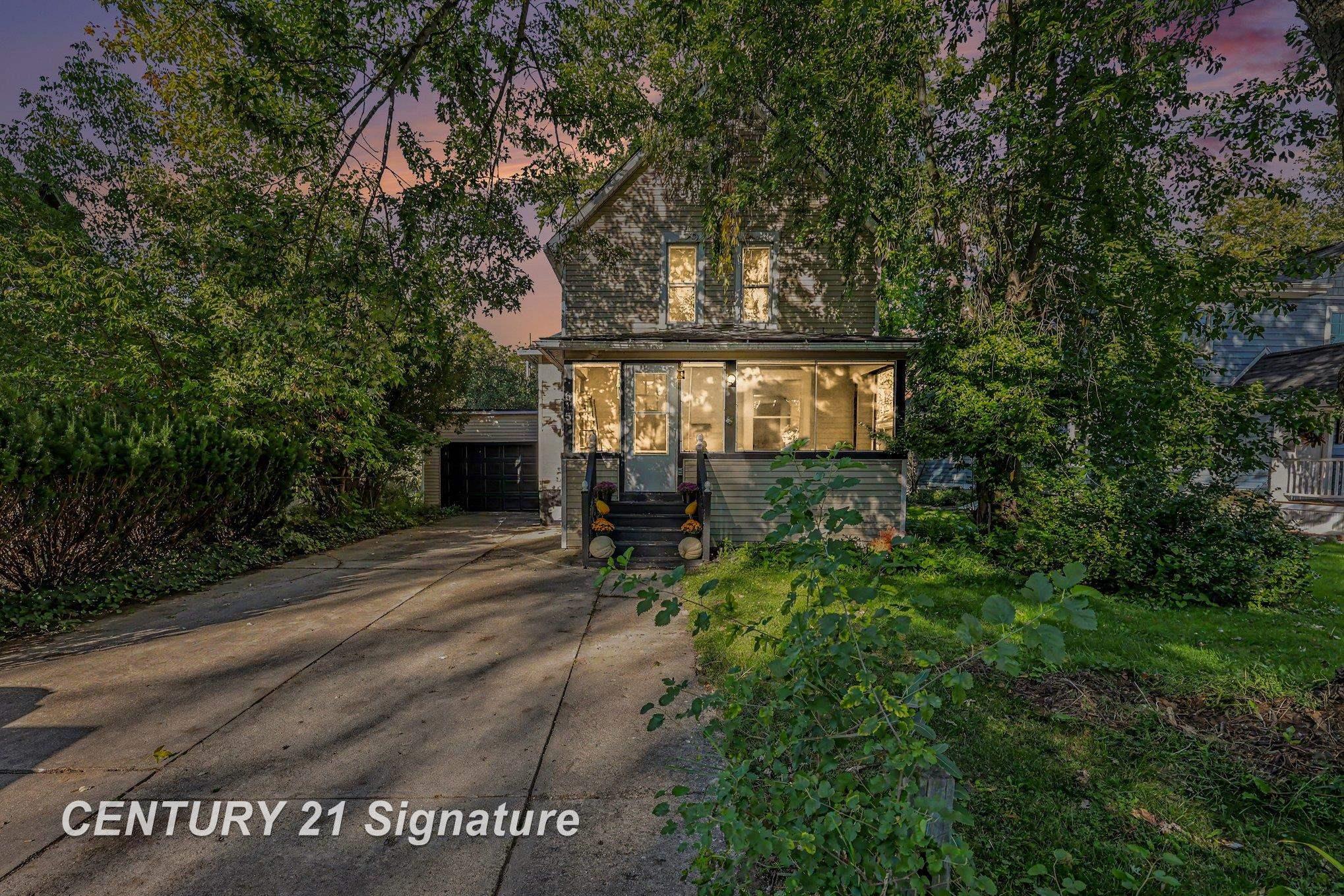 Photo 1 of Single family home for sale at 615 N Main St, Chelsea, MI 48118 | MLS# 61050223431 | Listing updated on 2026-10-05