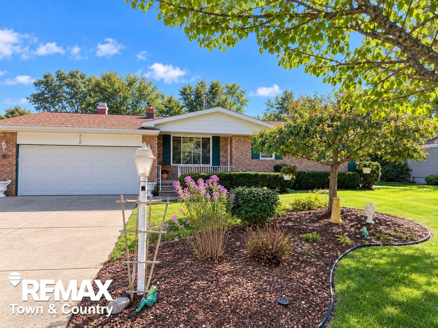Photo 3 of Single family home for sale at 2100 Hardwood Dr, Davison, MI 48423 | MLS# 5050223437 | Listing updated on 2026-09-30