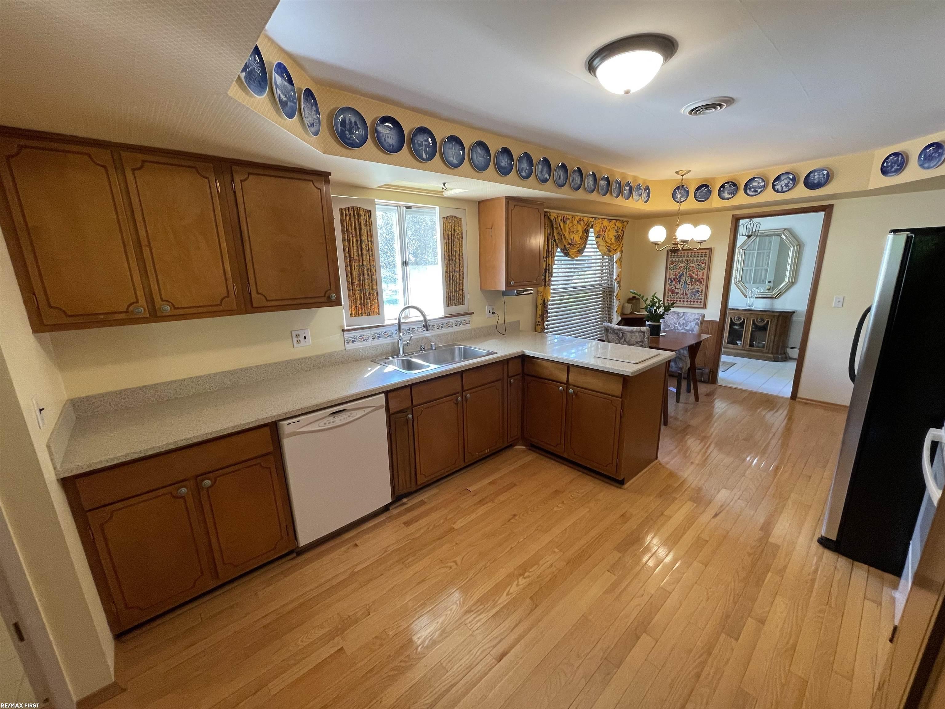Photo 3 of Single family home for sale at 37431 Tall Oak Dr, Clinton Township, MI 48036 | MLS# 58050223438 | Listing updated on 2026-10-05