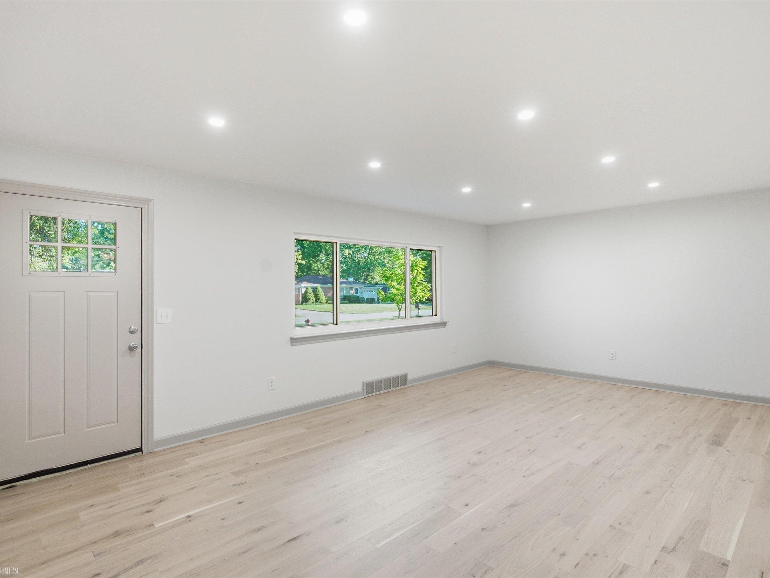 Photo 2 of Single family home for sale at 4616 Beuren St, Shelby Township, MI 48316 | MLS# 58050223440 | Listing updated on 2026-10-05