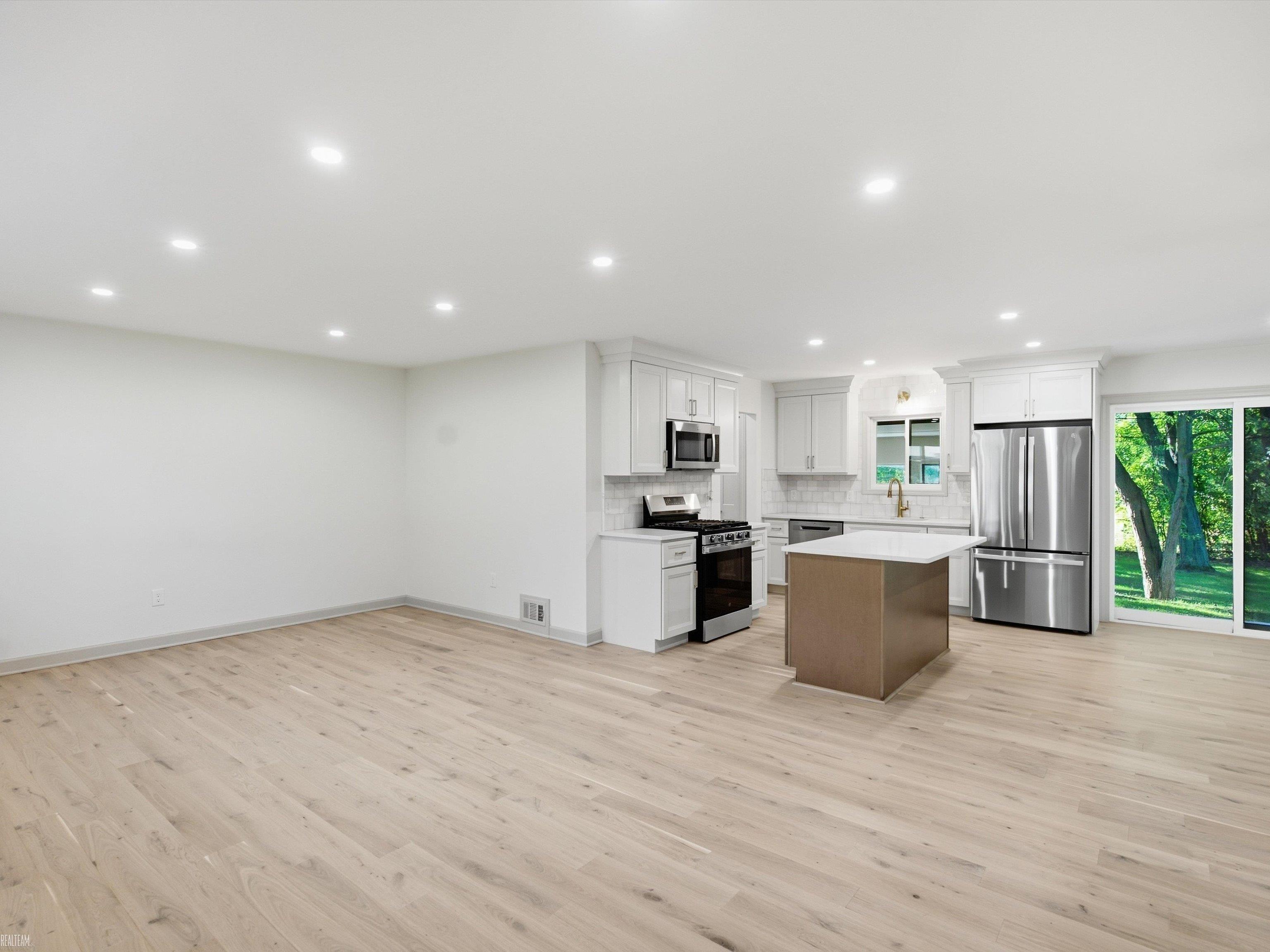 Photo 4 of Single family home for sale at 4616 Beuren St, Shelby Township, MI 48316 | MLS# 58050223440 | Listing updated on 2026-10-05
