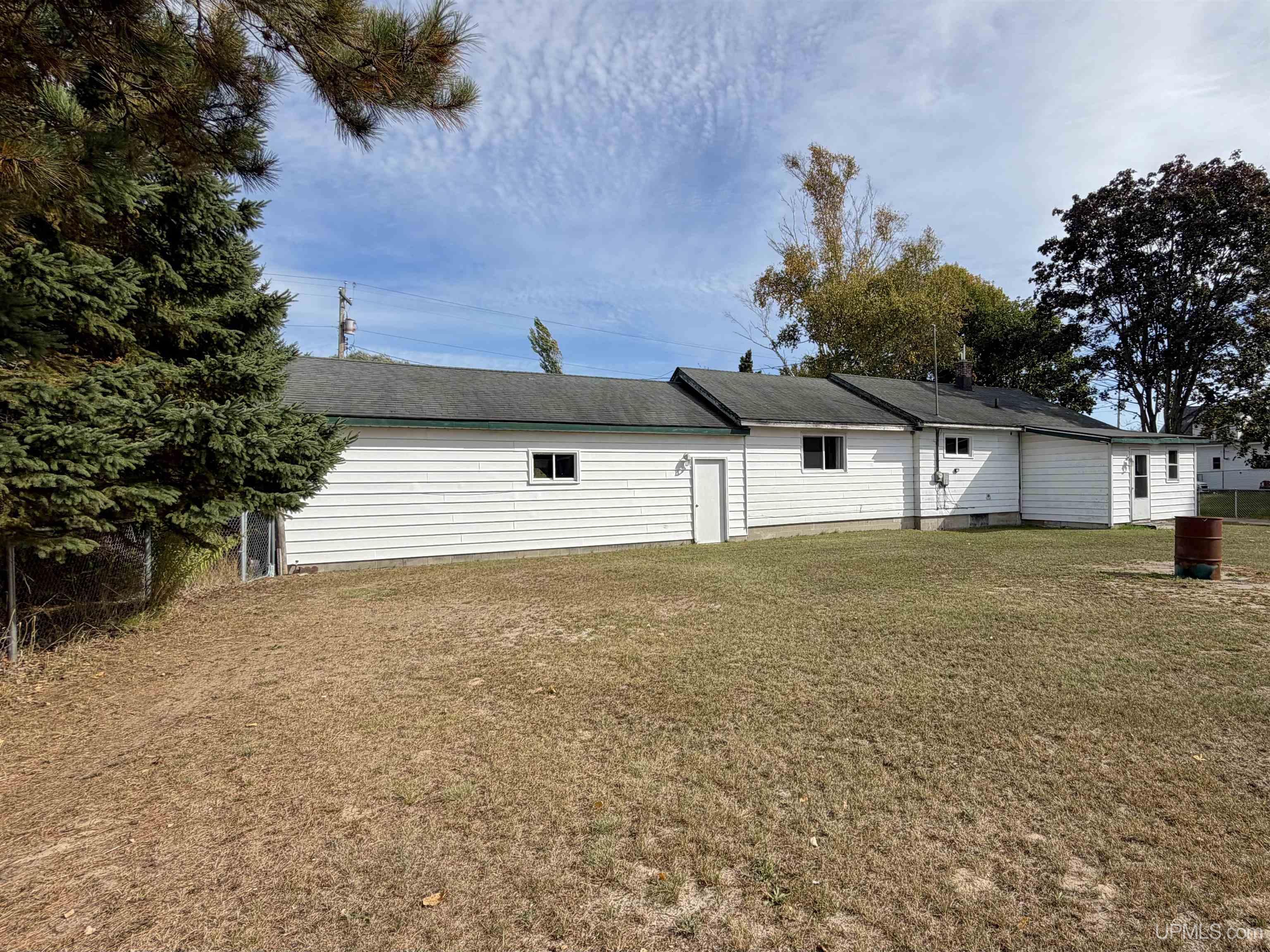 Photo 3 of Single family home for sale at 215 N 1st Street, Manistique, MI 49854 | MLS# 50223446 | Listing updated on 2026-10-06