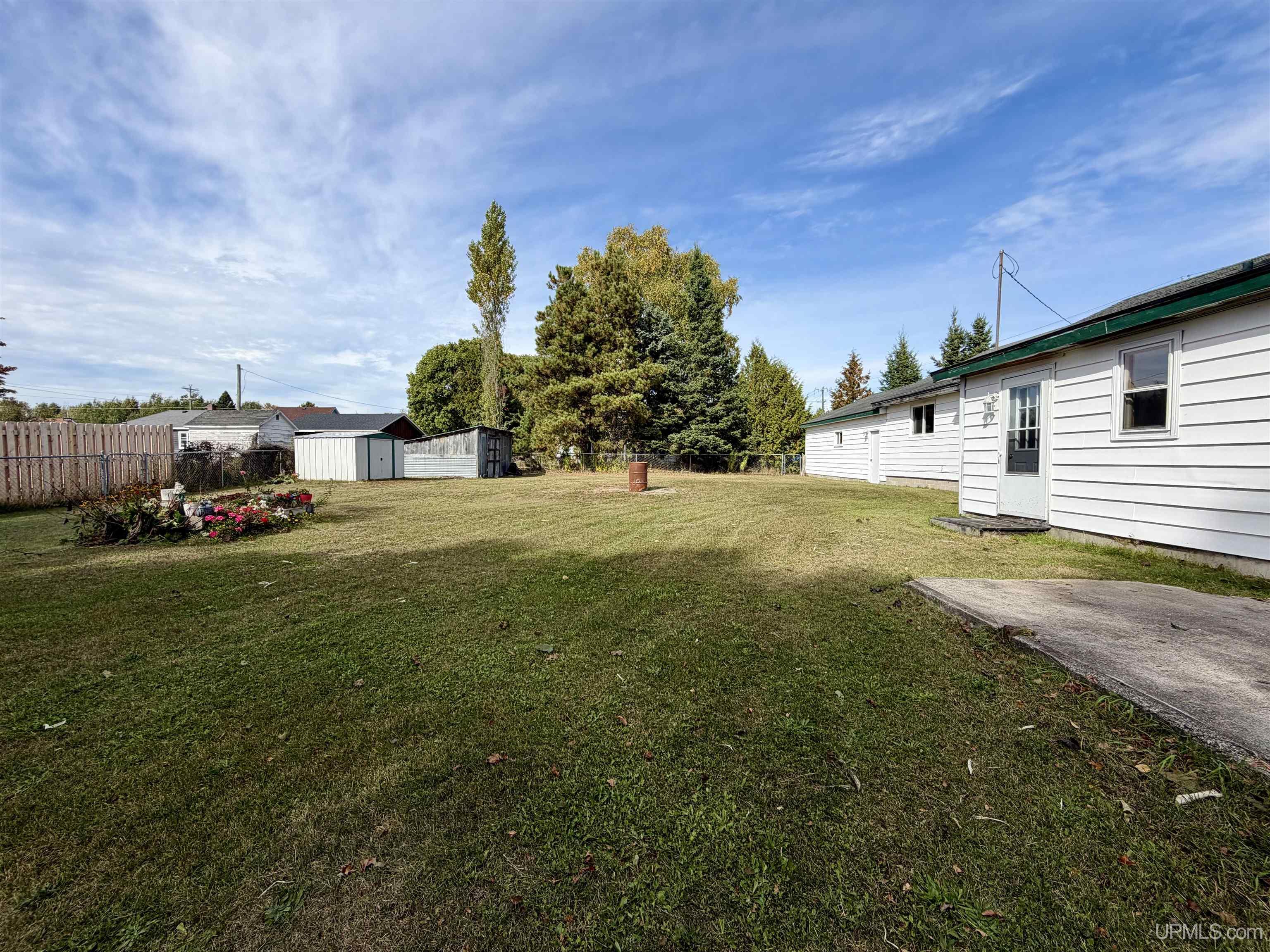 Photo 4 of Single family home for sale at 215 N 1st Street, Manistique, MI 49854 | MLS# 50223446 | Listing updated on 2026-10-06