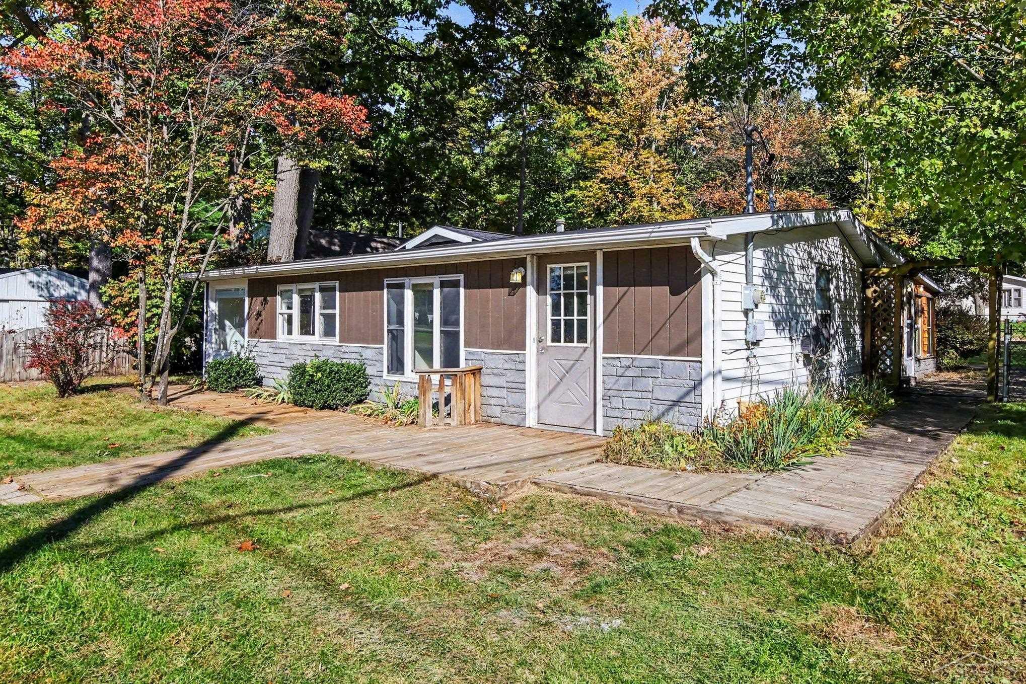 Photo 2 of Single family home for sale at 4095 Lake Dr, Beaverton, MI 48612 | MLS# 61050223462 | Listing updated on 2026-10-05