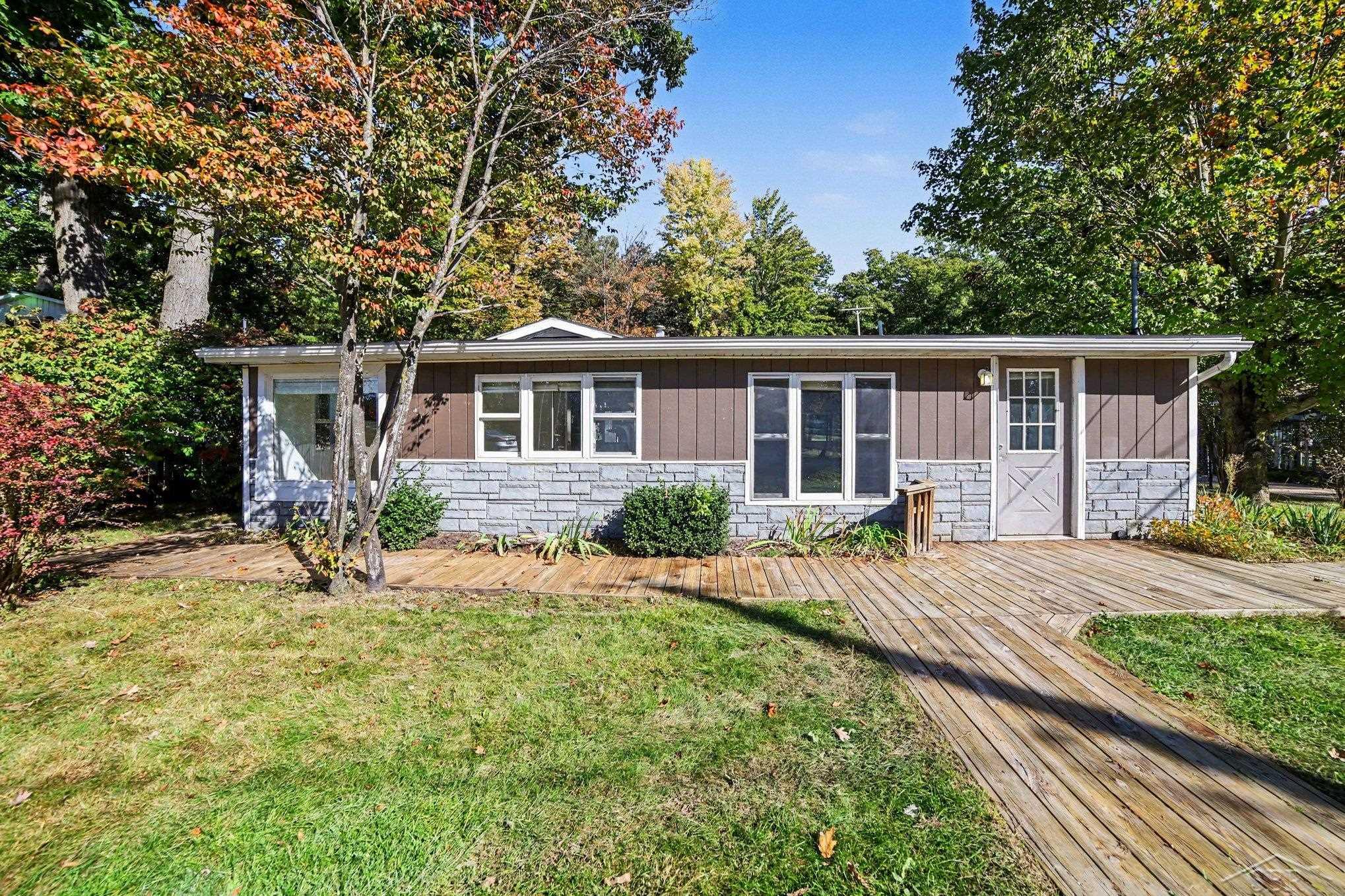 Photo 3 of Single family home for sale at 4095 Lake Dr, Beaverton, MI 48612 | MLS# 61050223462 | Listing updated on 2026-10-05