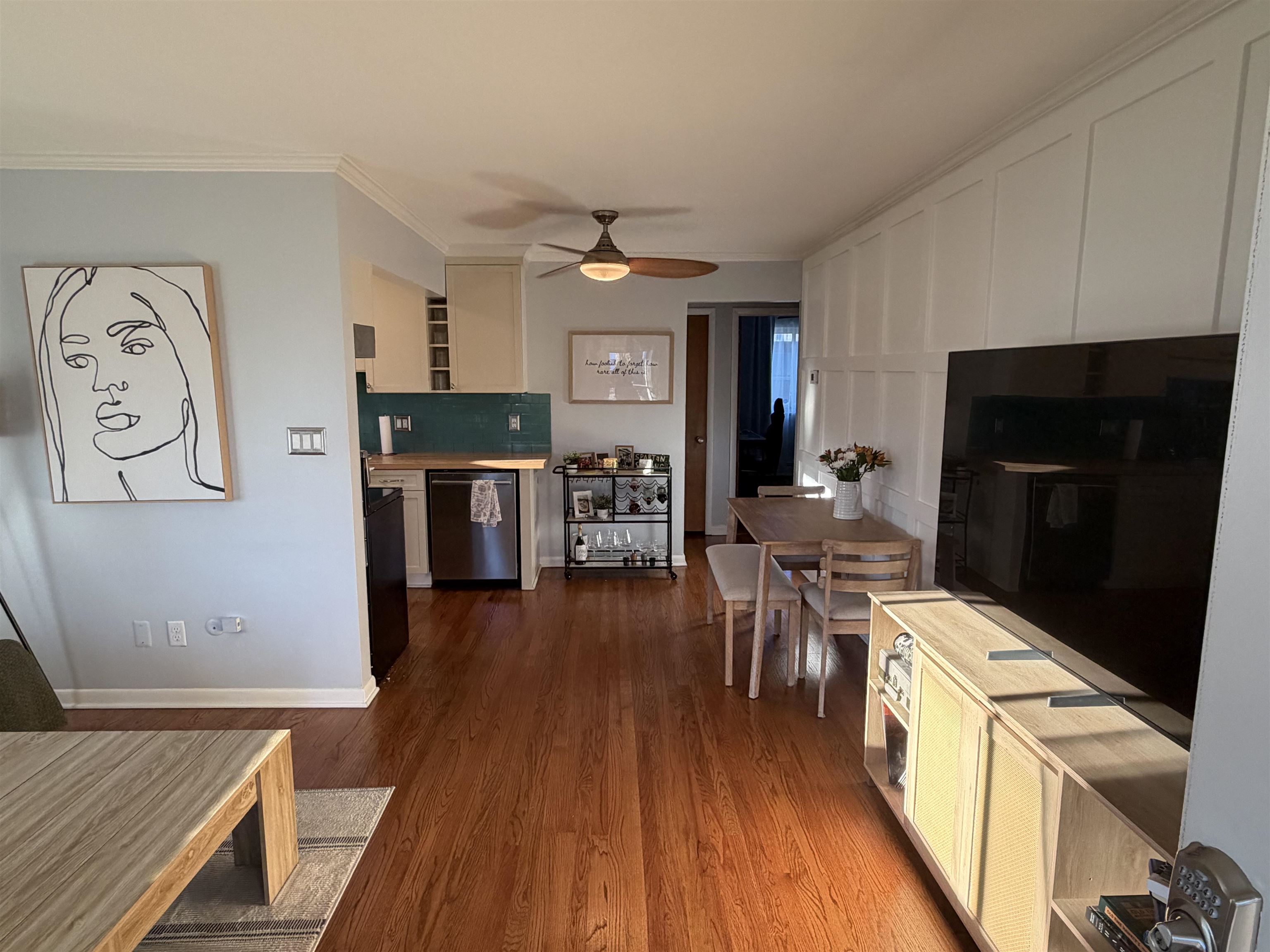 Listing Photo 5 - Condo for sale in building located at 2121 Clawson Ave, Royal Oak, MI 48073