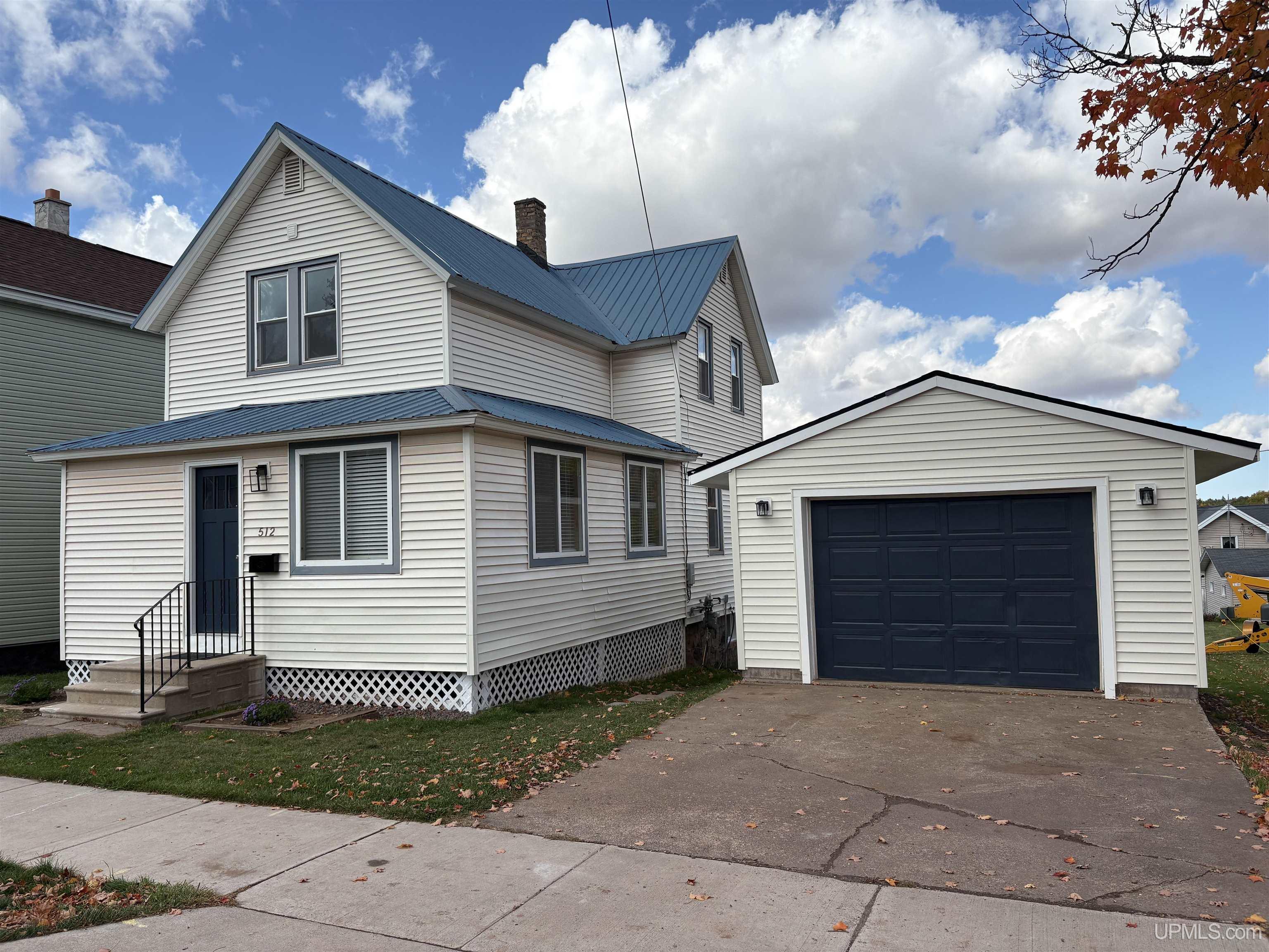 Photo 1 of Single family home for sale at 512 E Longyear St, Bessemer, MI 49911 | MLS# 50223467 | Listing updated on 2026-10-01