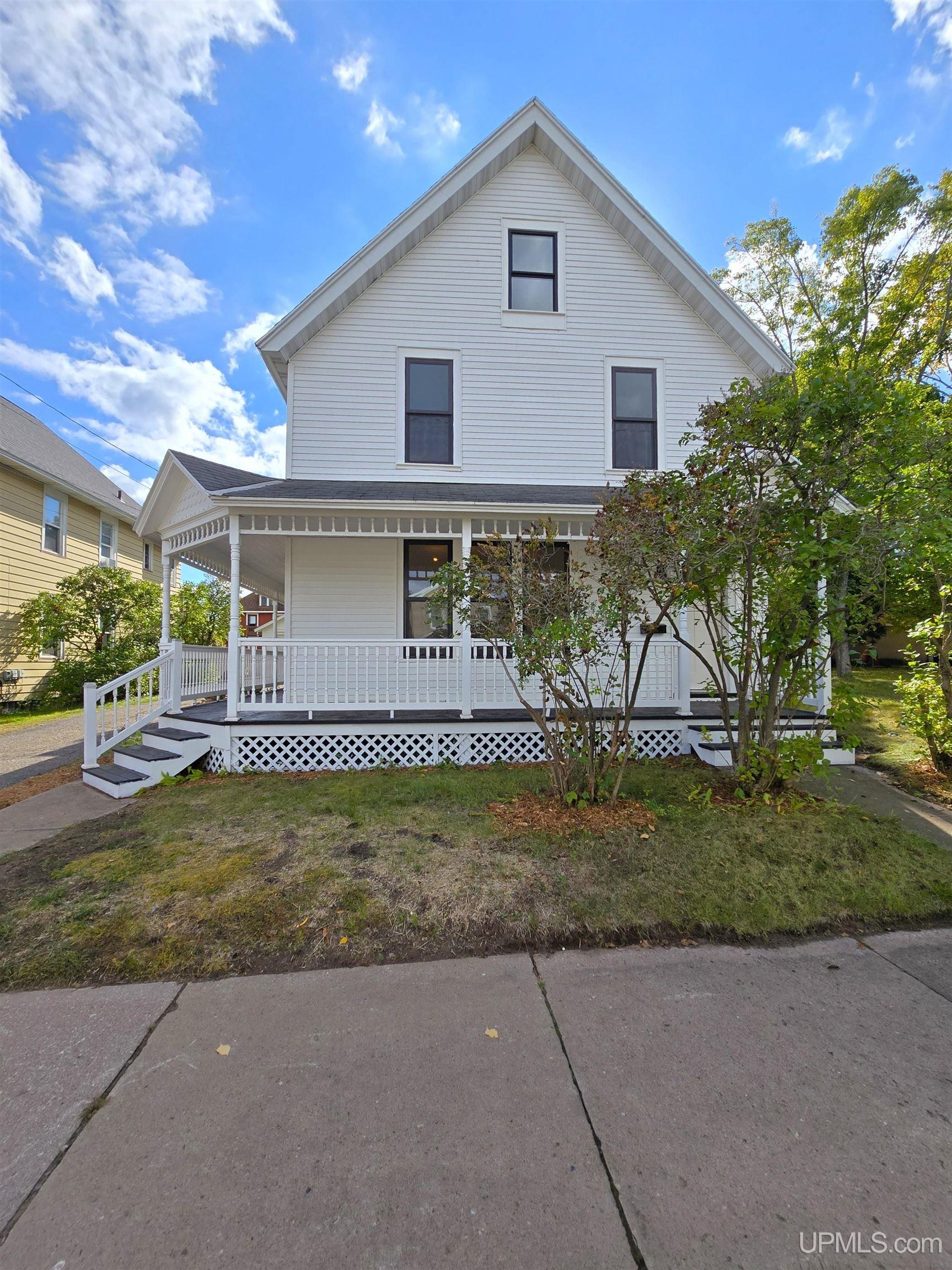 Photo 1 of Single family home for sale at 121 Fisher St, Marquette, MI 49855 | MLS# 50223470 | Listing updated on 2026-10-08