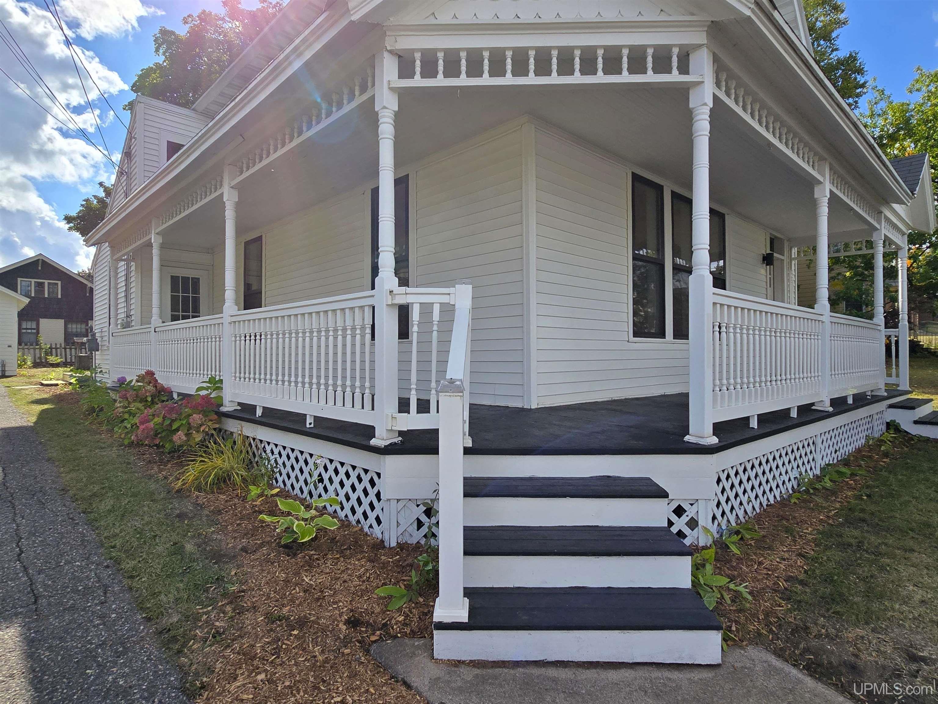 Photo 2 of Single family home for sale at 121 Fisher St, Marquette, MI 49855 | MLS# 50223470 | Listing updated on 2026-10-08