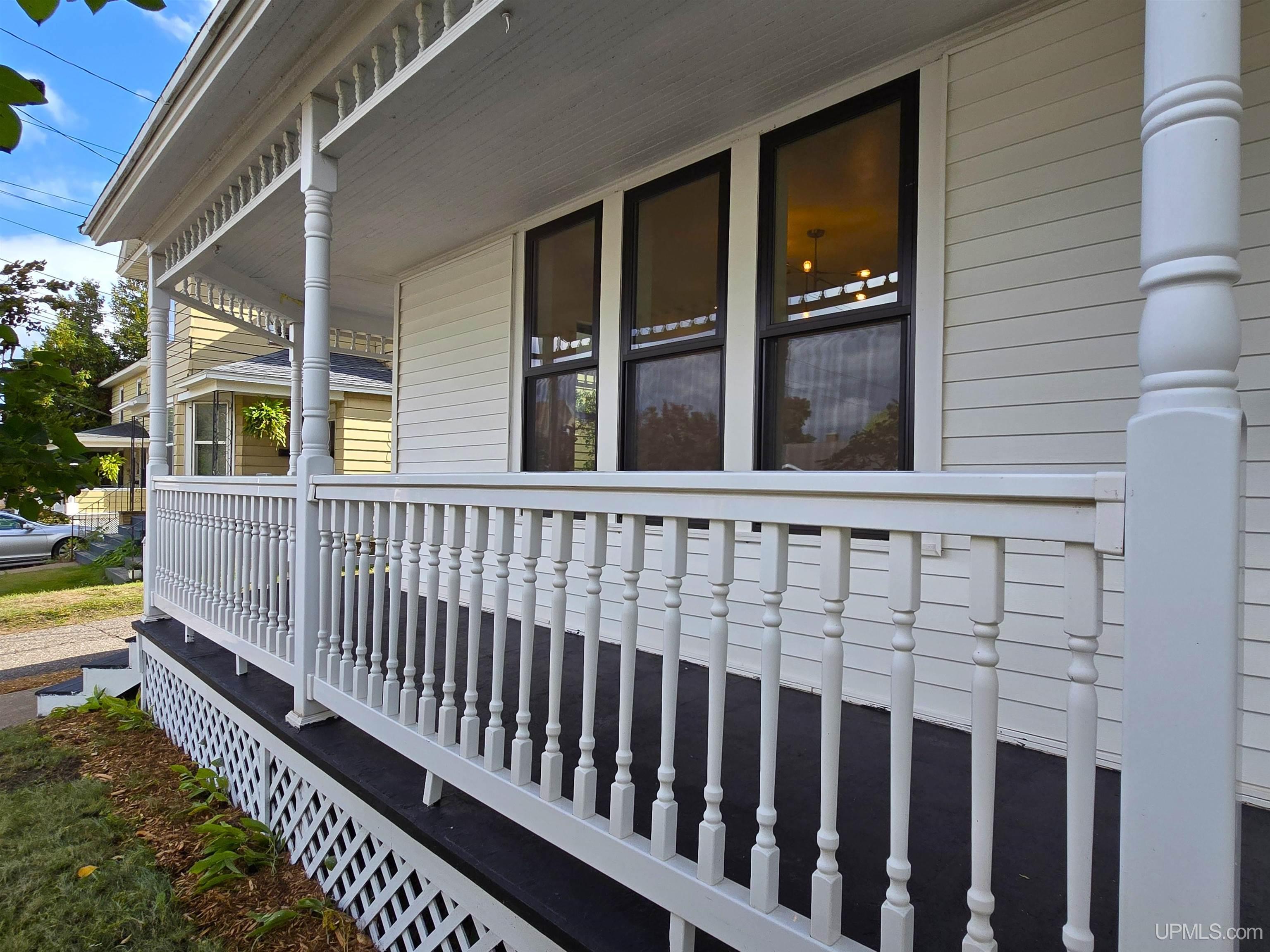 Photo 3 of Single family home for sale at 121 Fisher St, Marquette, MI 49855 | MLS# 50223470 | Listing updated on 2026-10-08