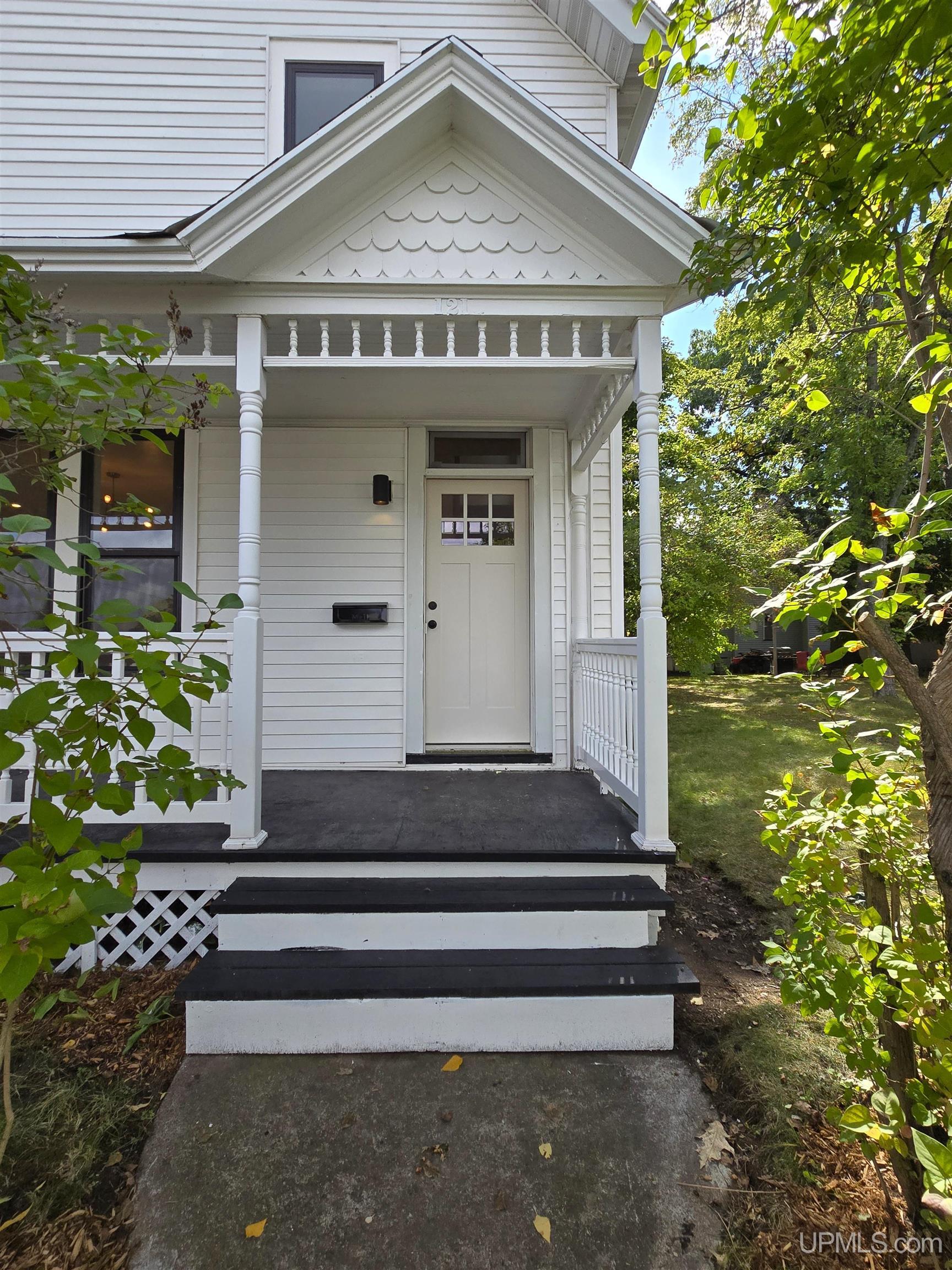 Photo 3 of Single family home for sale at 121 Fisher St, Marquette, MI 49855 | MLS# 50223470 | Listing updated on 2026-10-08