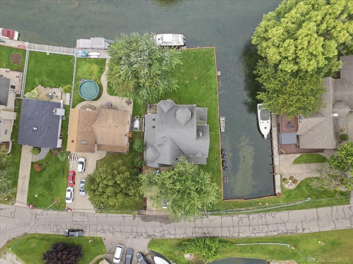 Photo 3 of Single family home for sale at 38241 Circle Dr, Harrison Township, MI 48045 | MLS# 58050223472 | Listing updated on 2026-10-04