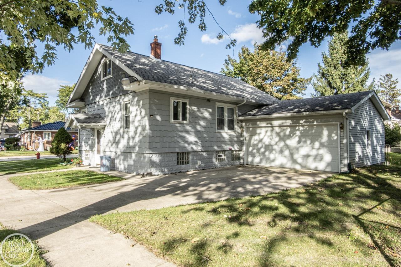 Single family home for sale at 1434 Pine St, Port Huron, MI 48060 | MLS# 58050223476