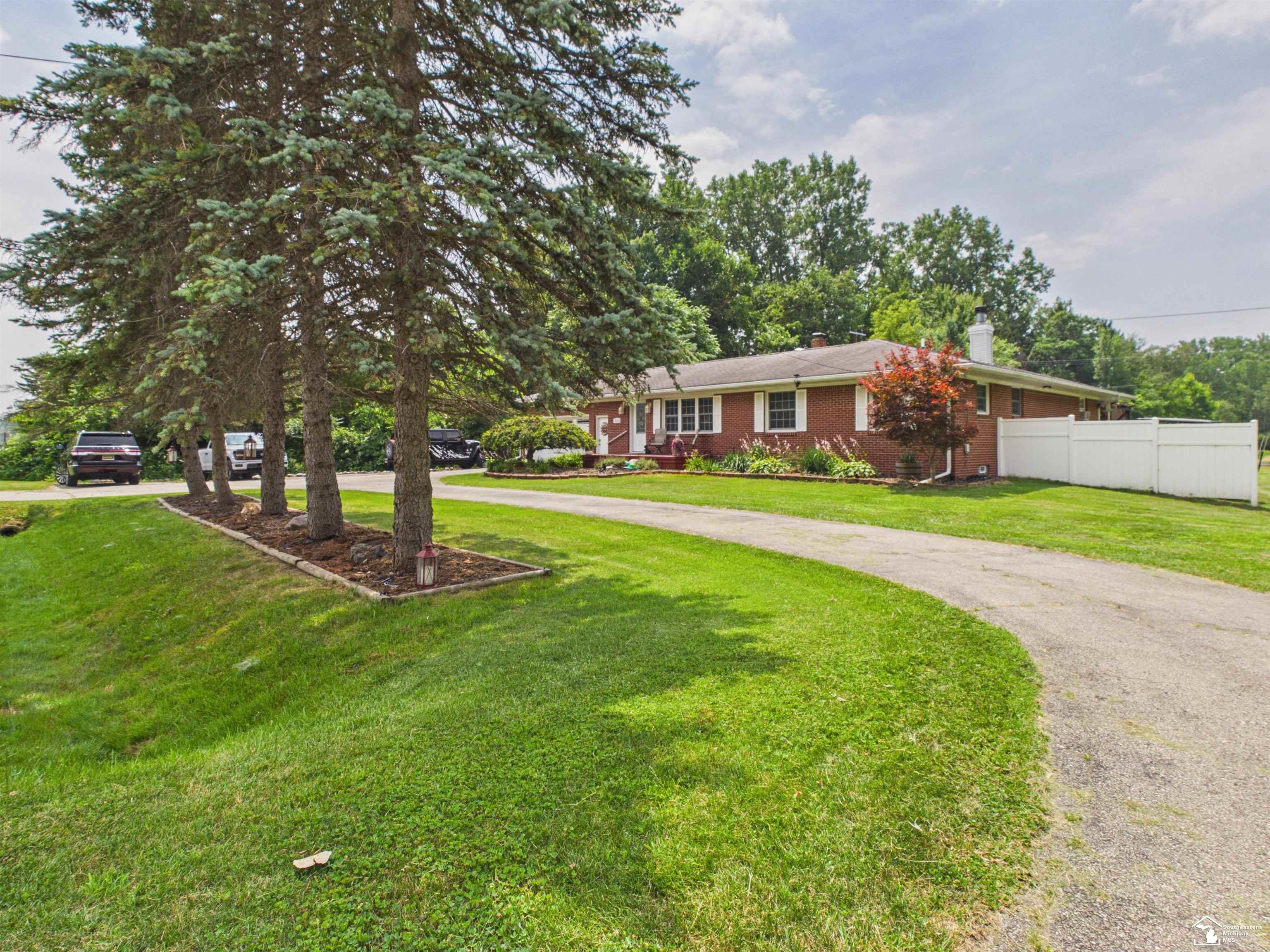 Photo 2 of Single family home for sale at 3183 Bluebush Rd, Monroe, MI 48162 | MLS# 57050223483 | Listing updated on 2026-10-04