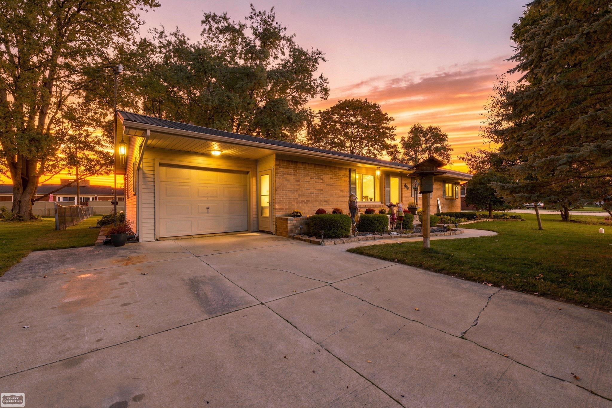 Photo 2 of Single family home for sale at 537 N Neeper St, Capac, MI 48014 | MLS# 58050223484 | Listing updated on 2026-10-01
