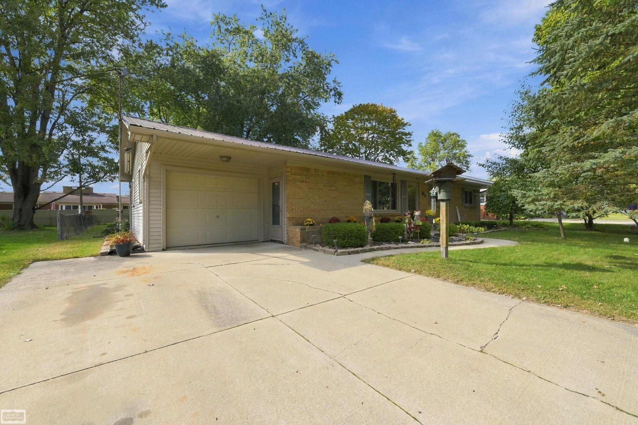 Photo 4 of Single family home for sale at 537 N Neeper St, Capac, MI 48014 | MLS# 58050223484 | Listing updated on 2026-10-01