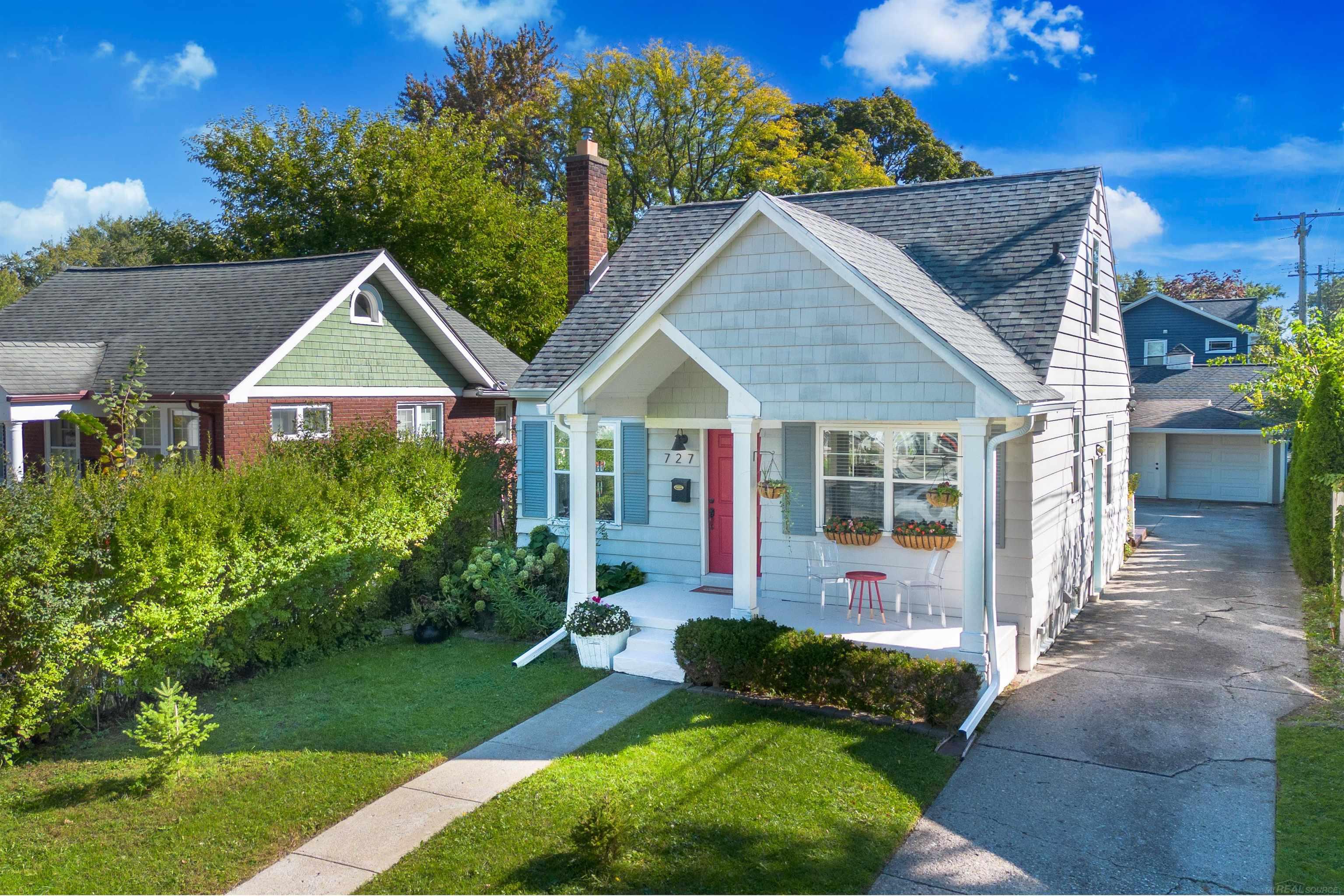 Photo 3 of Single family home for sale at 727 S Alexander Ave, Royal Oak, MI 48067 | MLS# 58050223486 | Listing updated on 2026-10-05