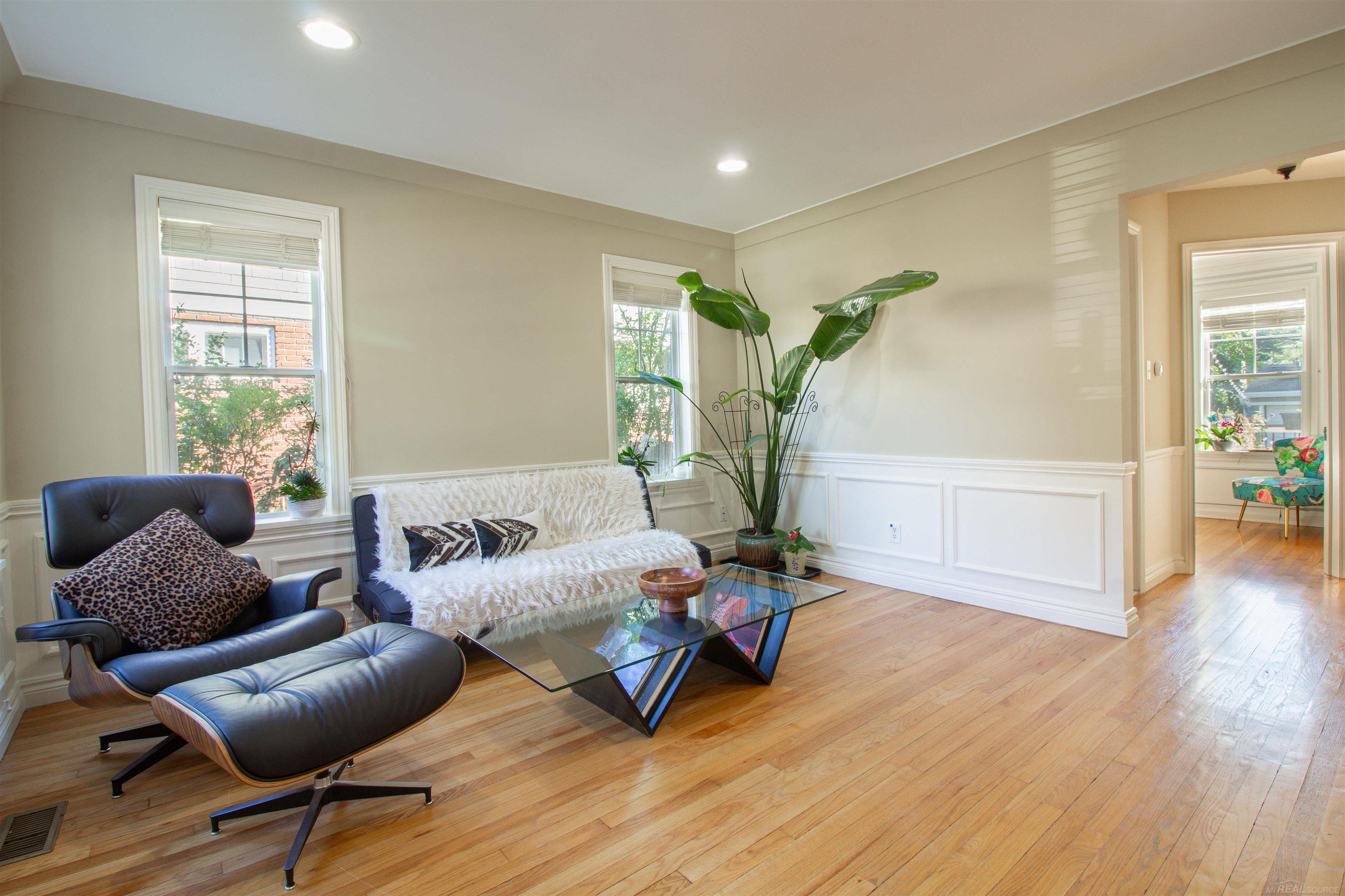 Photo 3 of Single family home for sale at 727 S Alexander Ave, Royal Oak, MI 48067 | MLS# 58050223486 | Listing updated on 2026-10-05