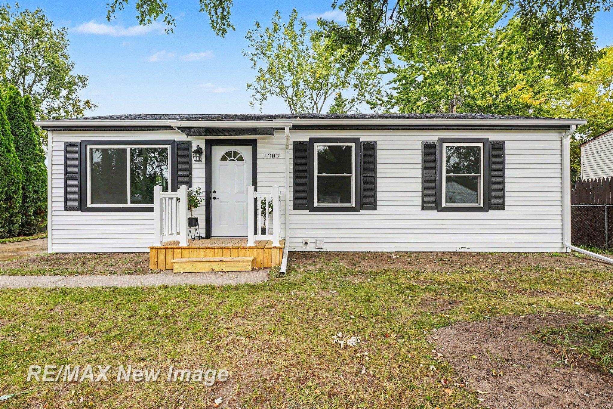 Photo 1 of Single family home for sale at 1382 Flanders Dr, Saginaw, MI 48604 | MLS# 61050223492 | Listing updated on 2026-10-04