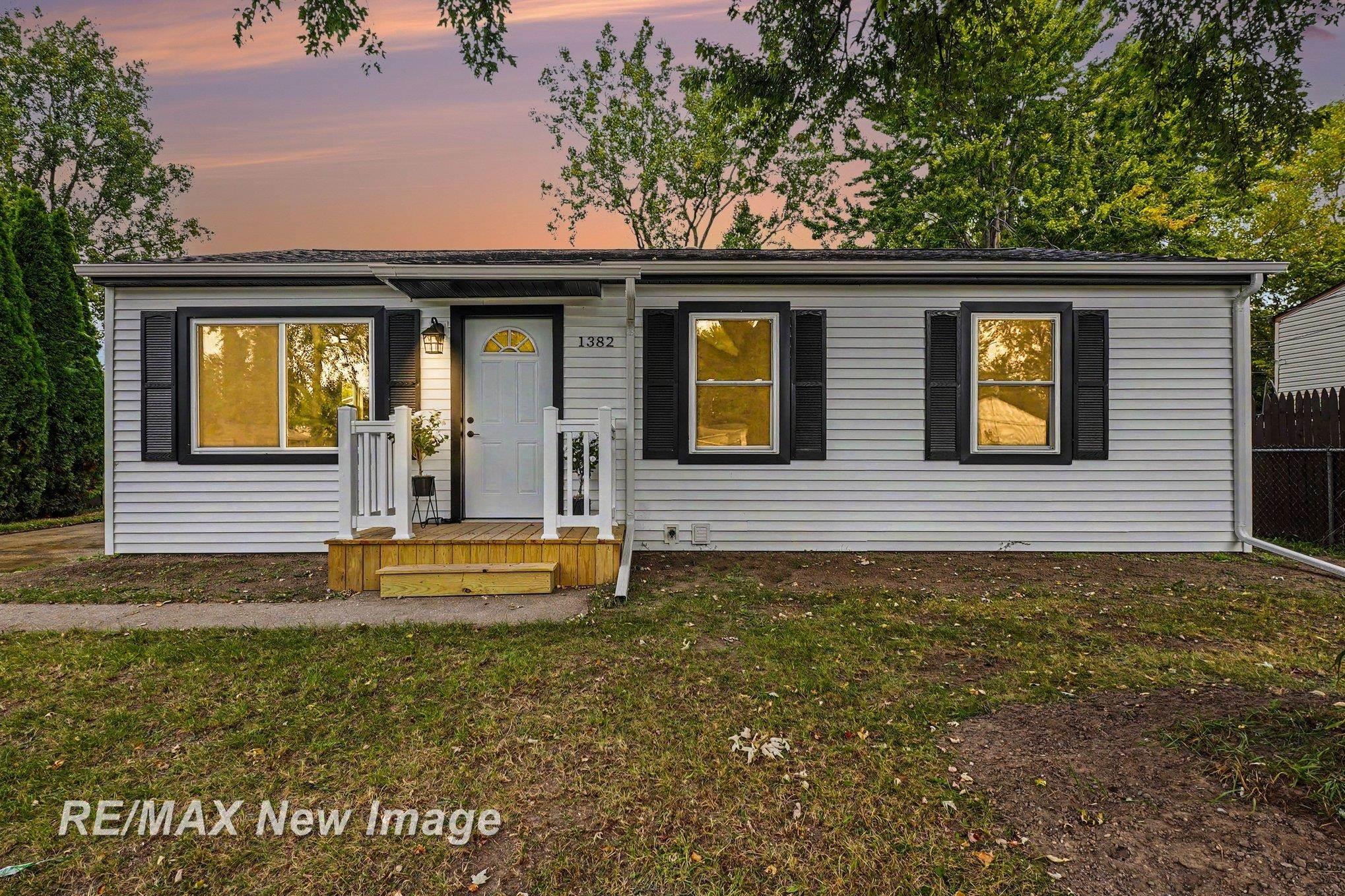Photo 2 of Single family home for sale at 1382 Flanders Dr, Saginaw, MI 48604 | MLS# 61050223492 | Listing updated on 2026-10-04