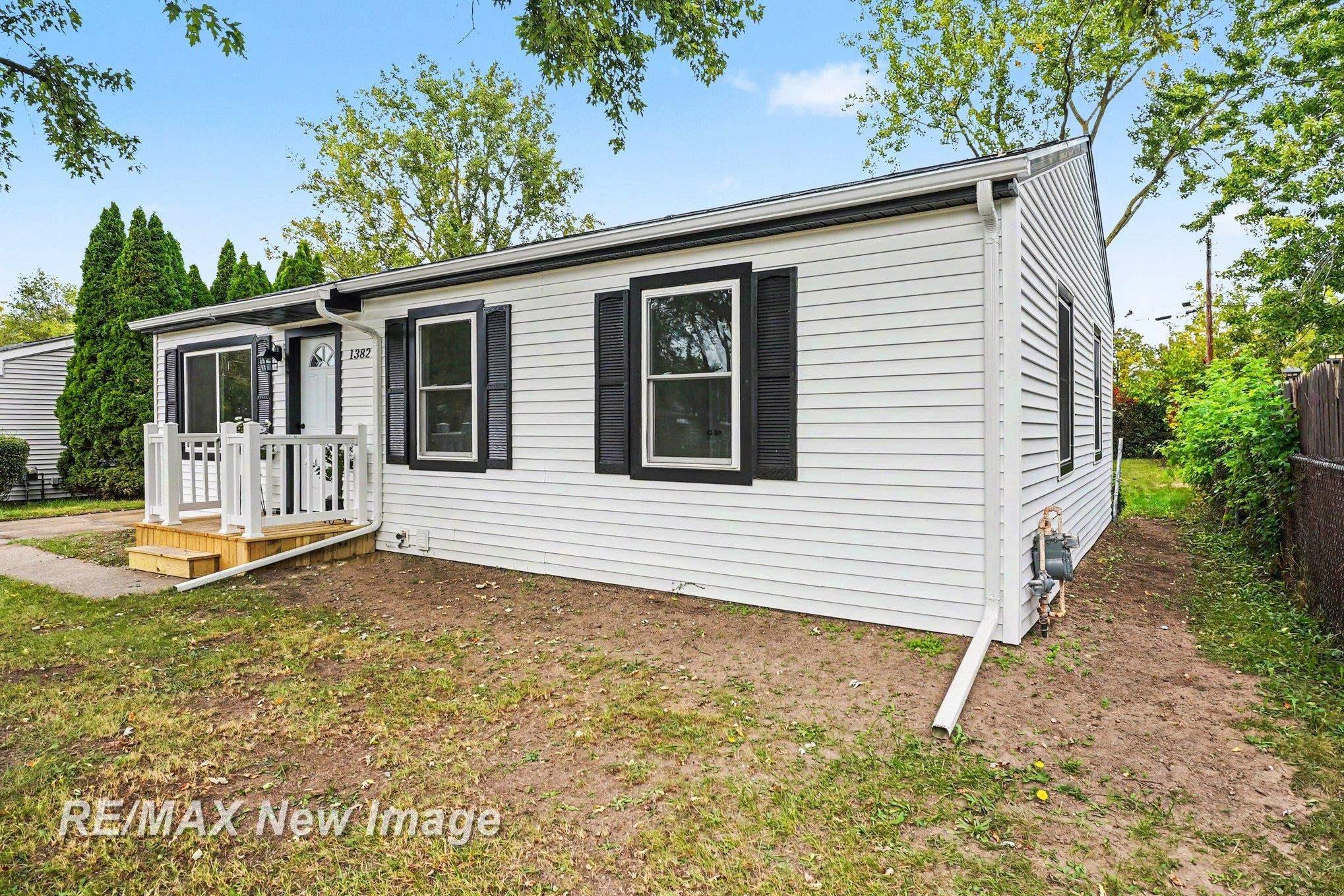 Photo 3 of Single family home for sale at 1382 Flanders Dr, Saginaw, MI 48604 | MLS# 61050223492 | Listing updated on 2026-10-04
